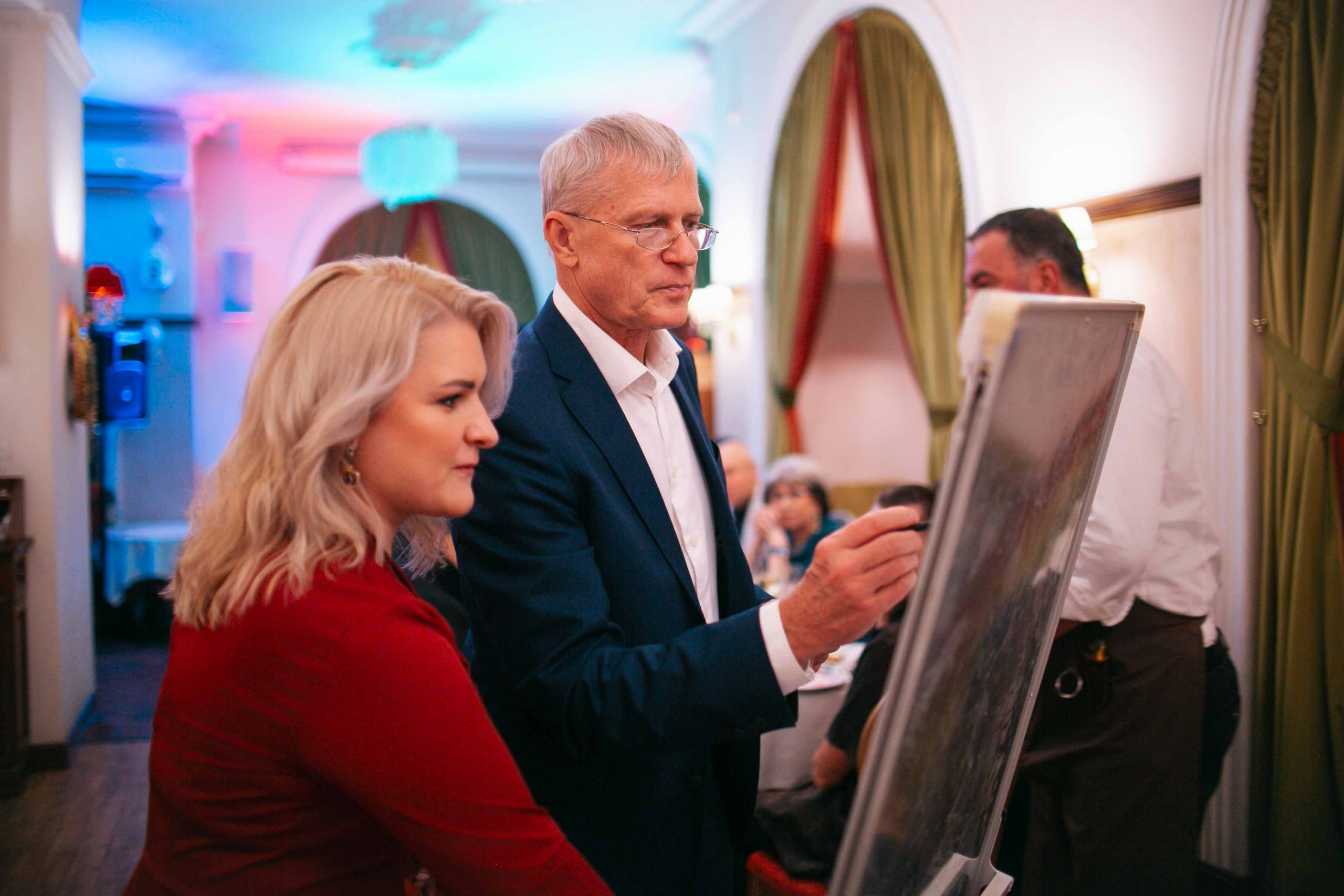 Вечер в «Дежавю». Ваш репортажный фотограф Артемий Антонов