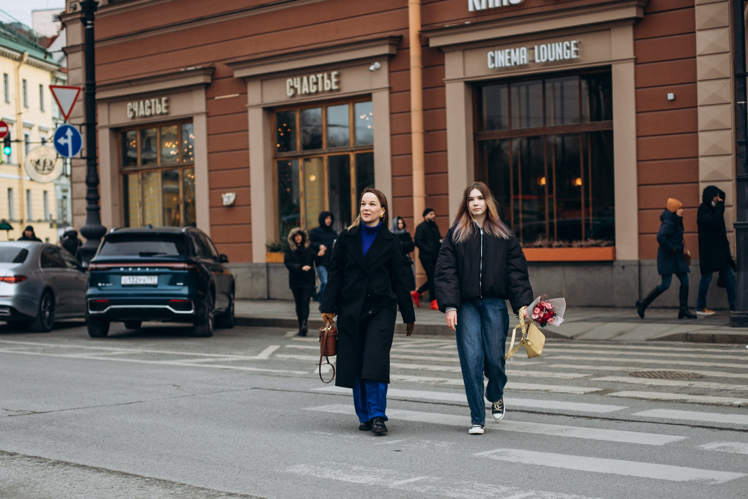 Наталь и Анастасия в марте. Фотопрогулка в Петербурге. Индивидуальный и семейный фотограф в Санкт-Петербурге