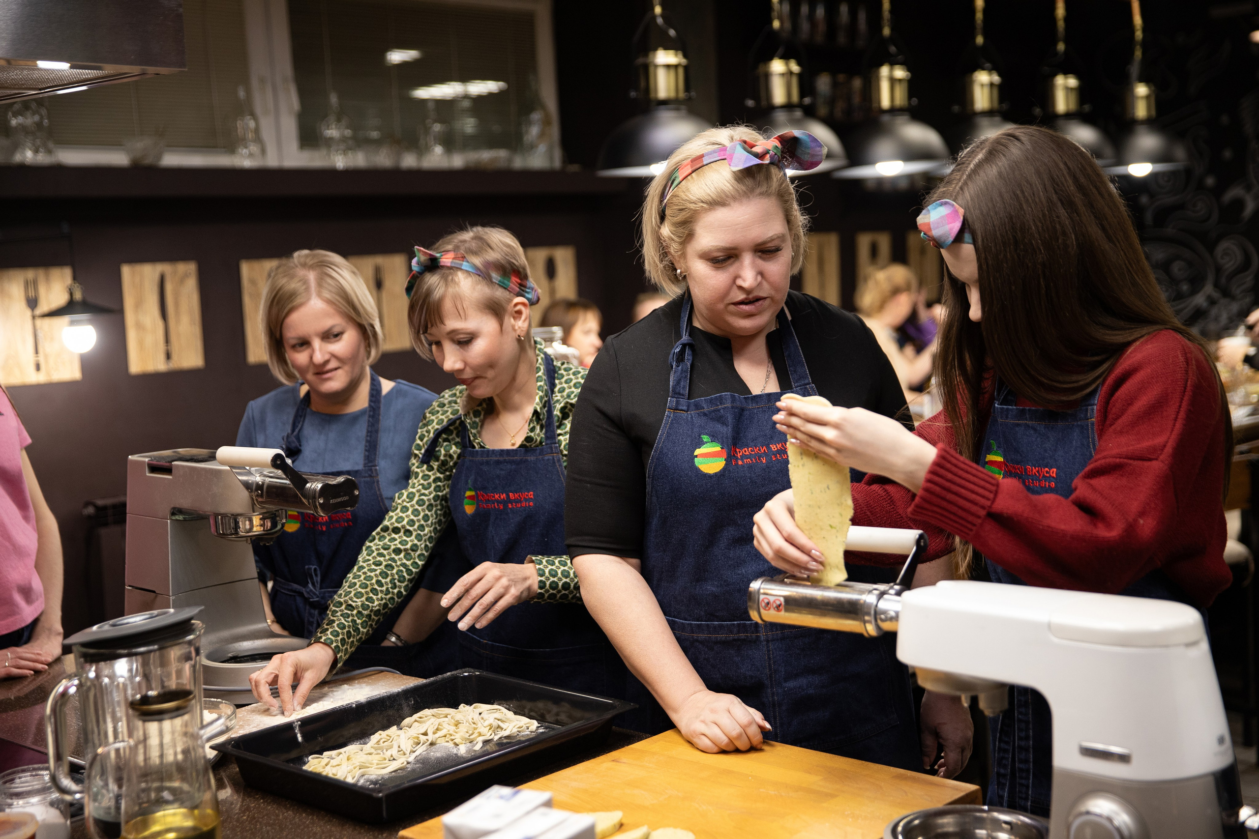 Встреча во «Краски Вкуса». Свадебный фотограф Иркутск, репортажный фотограф Иркутск