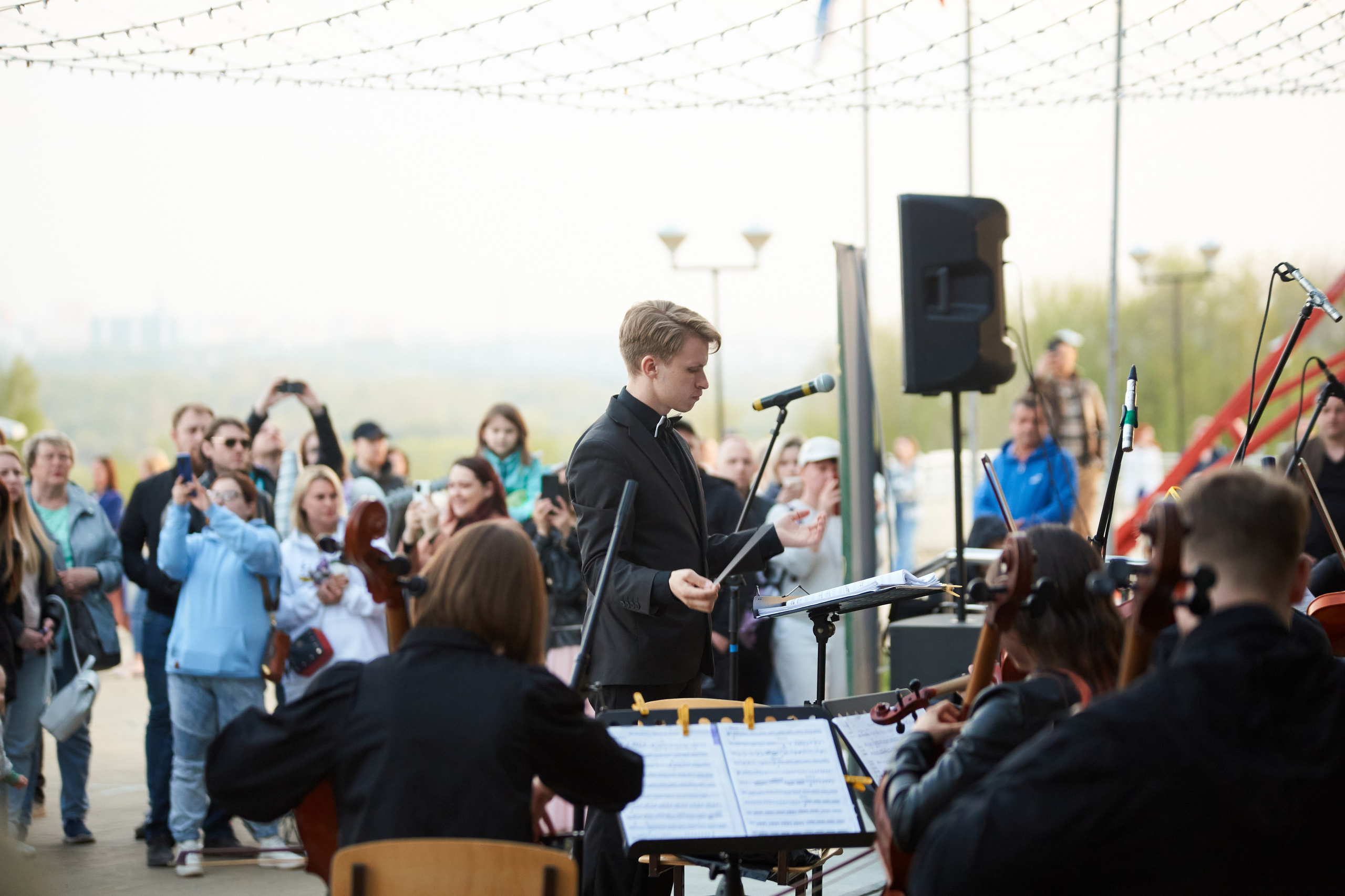 Репортаж: Музыкальная школа Виртуозы в Ночь музеев у планетария. Репортажный и женский фотограф в Новосибирске