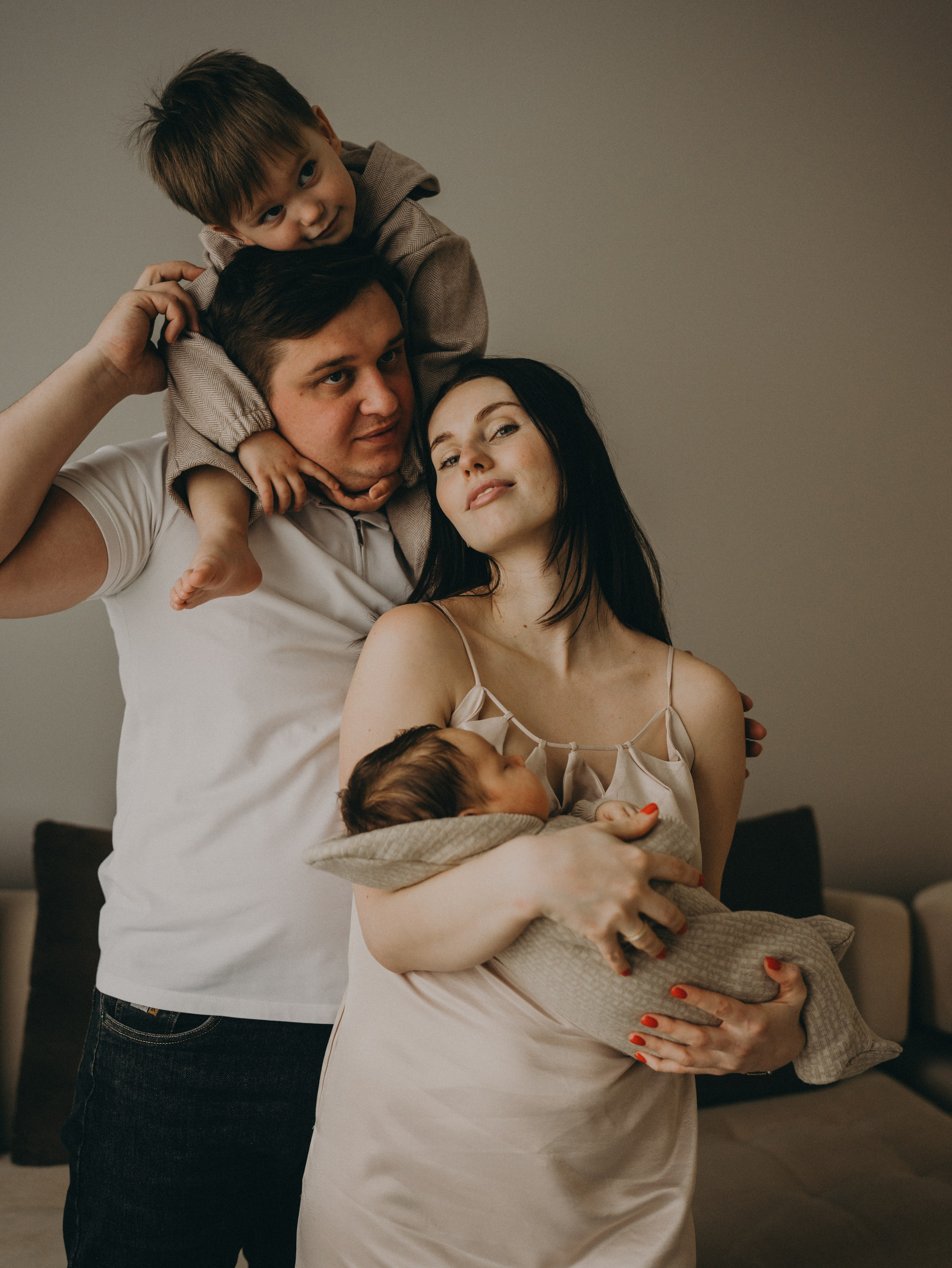 Максим и Виктория с сыночками. Домашняя съемка