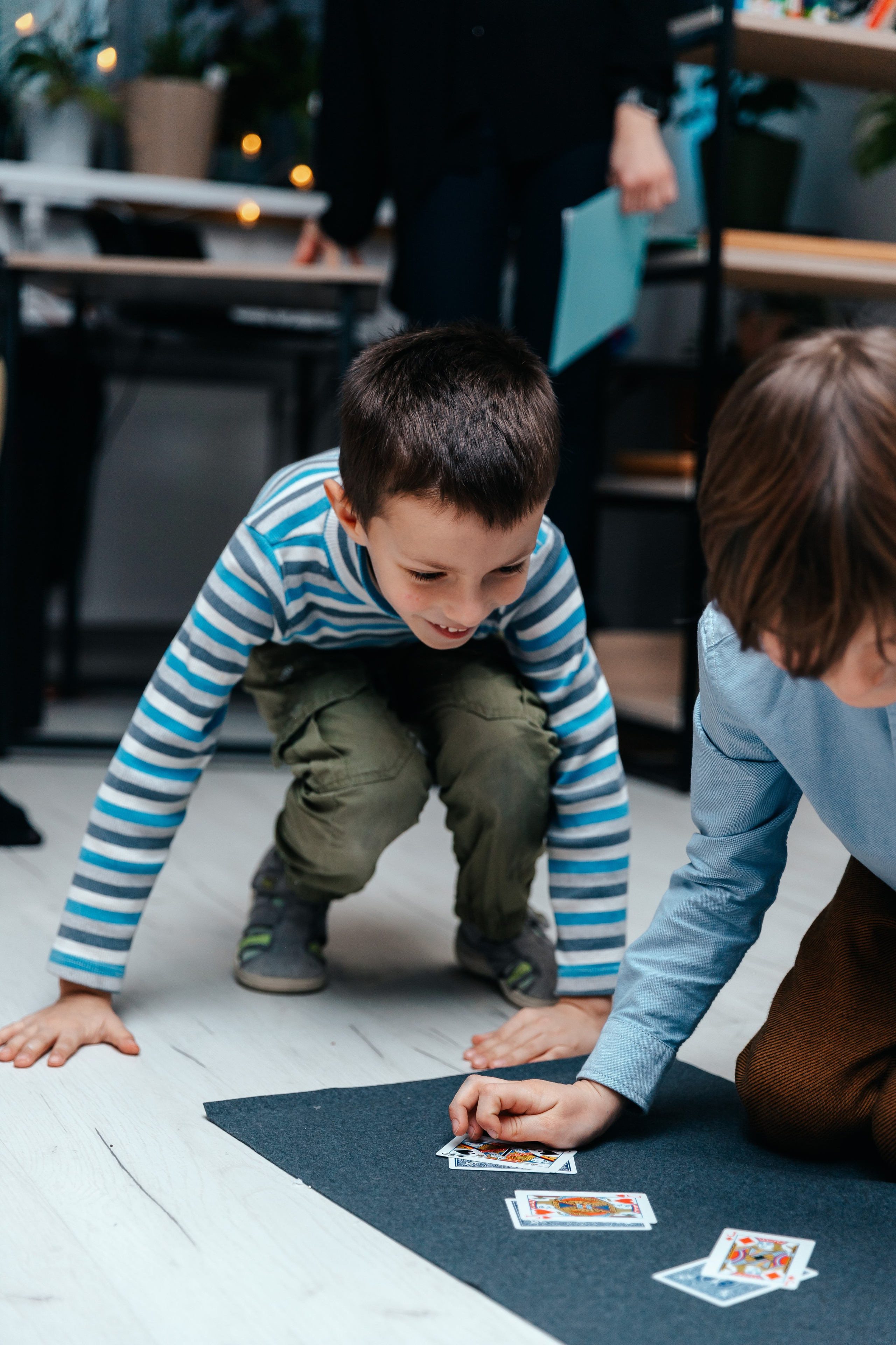 Новогодний утренник в Монтессори-школе. Семейный lifestyle фотограф в Санкт-Петербурге Людмила Пахомова