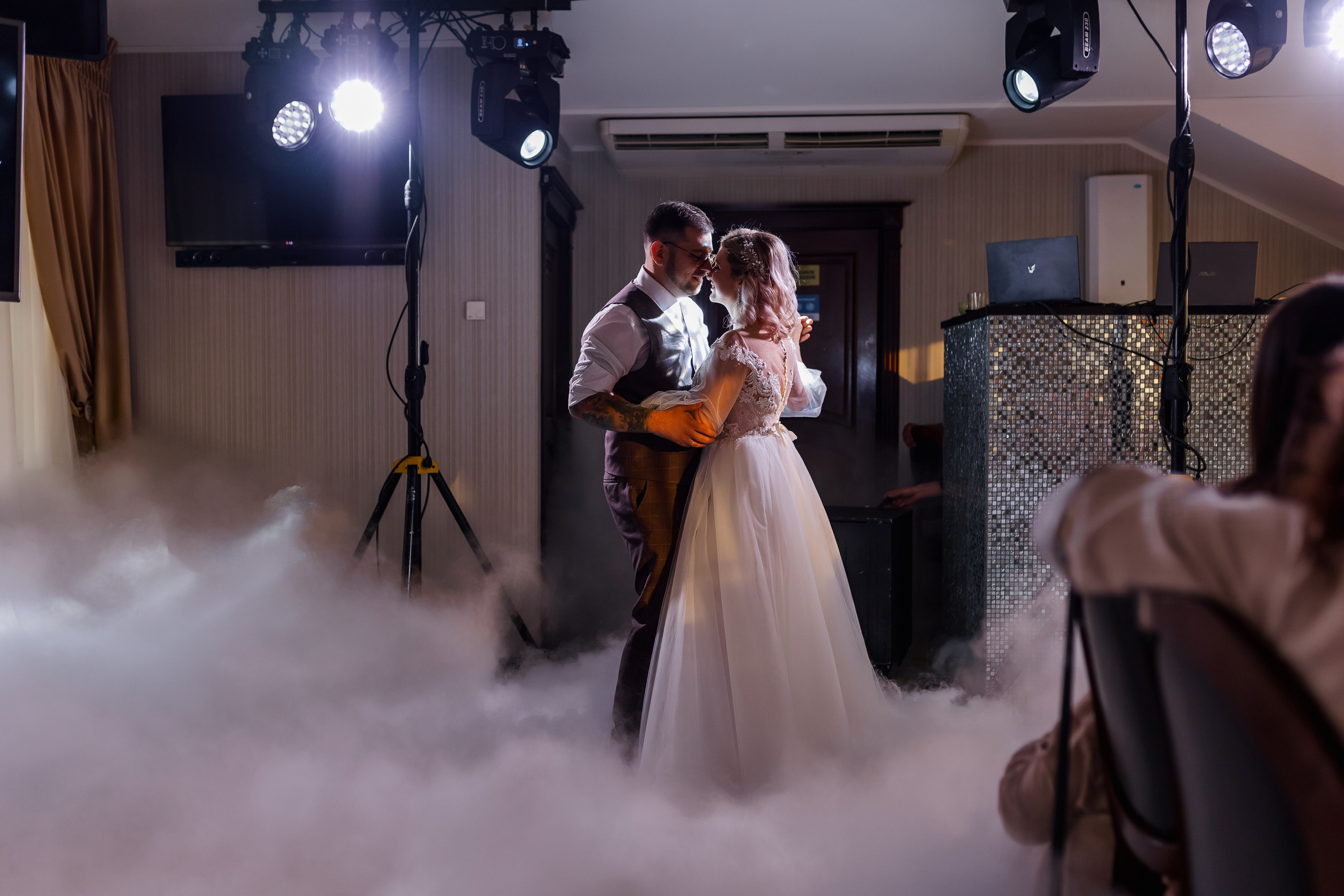 Максим и Юля. Дом офицеров. Свадебный фотограф в Хабаровске