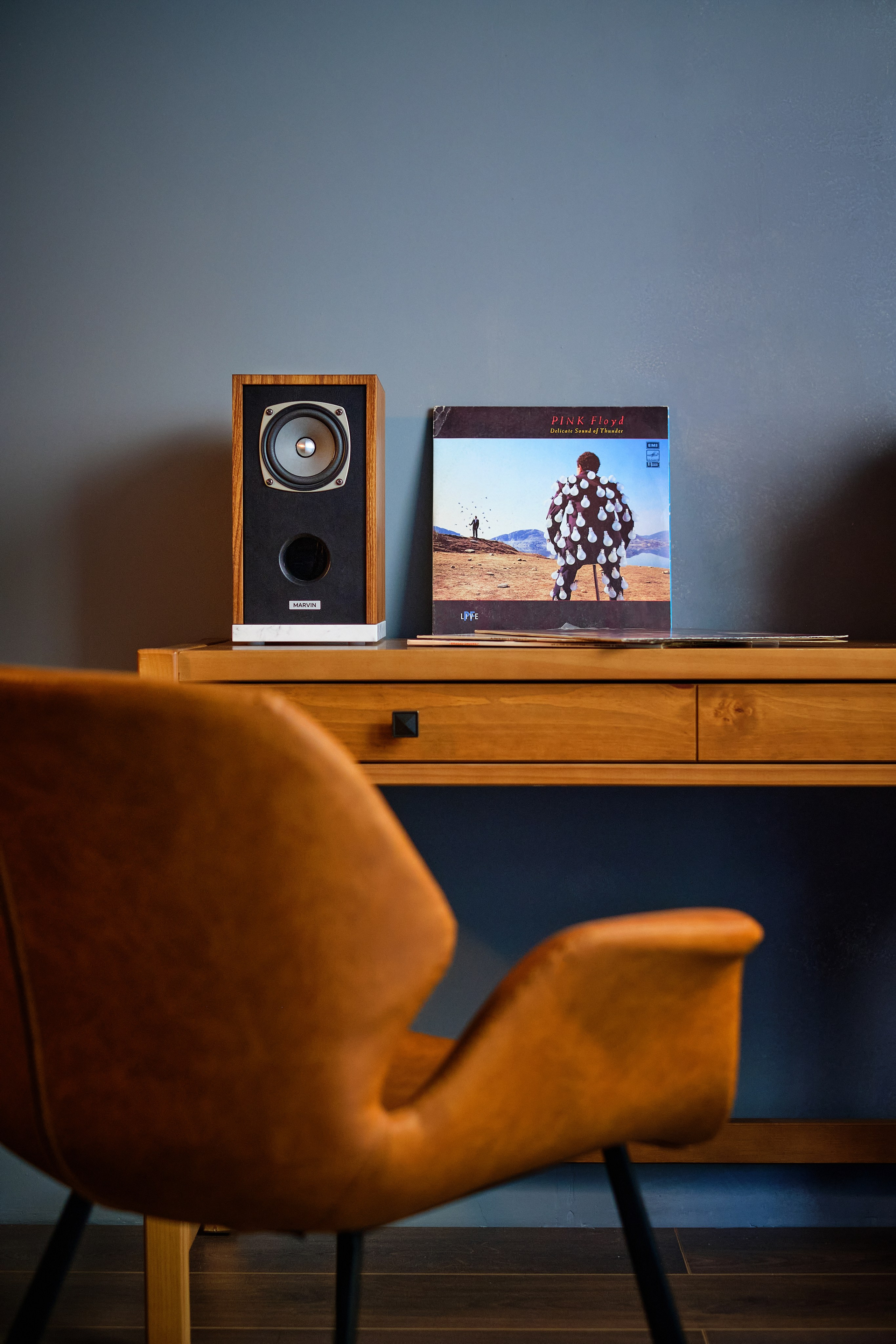 предметная фотосъемка аудиосистемы, акустическая колонка, акустика, акустическая колонка в интерьере Marvin