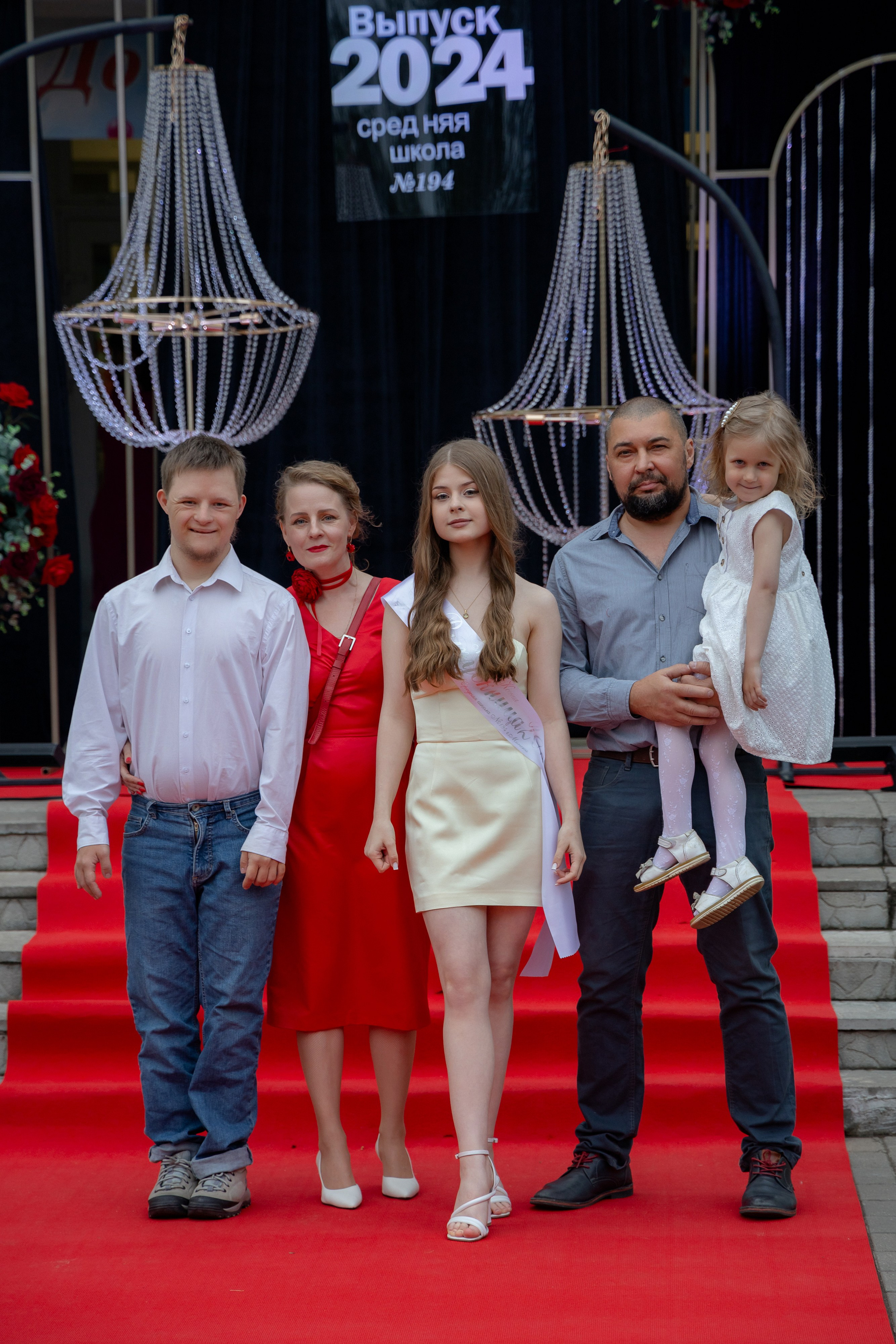 Школьный выпускной 2024 год в Соколе (Минск). Свадебный фотограф в Минске/Беларуси Сергей Спиридонов