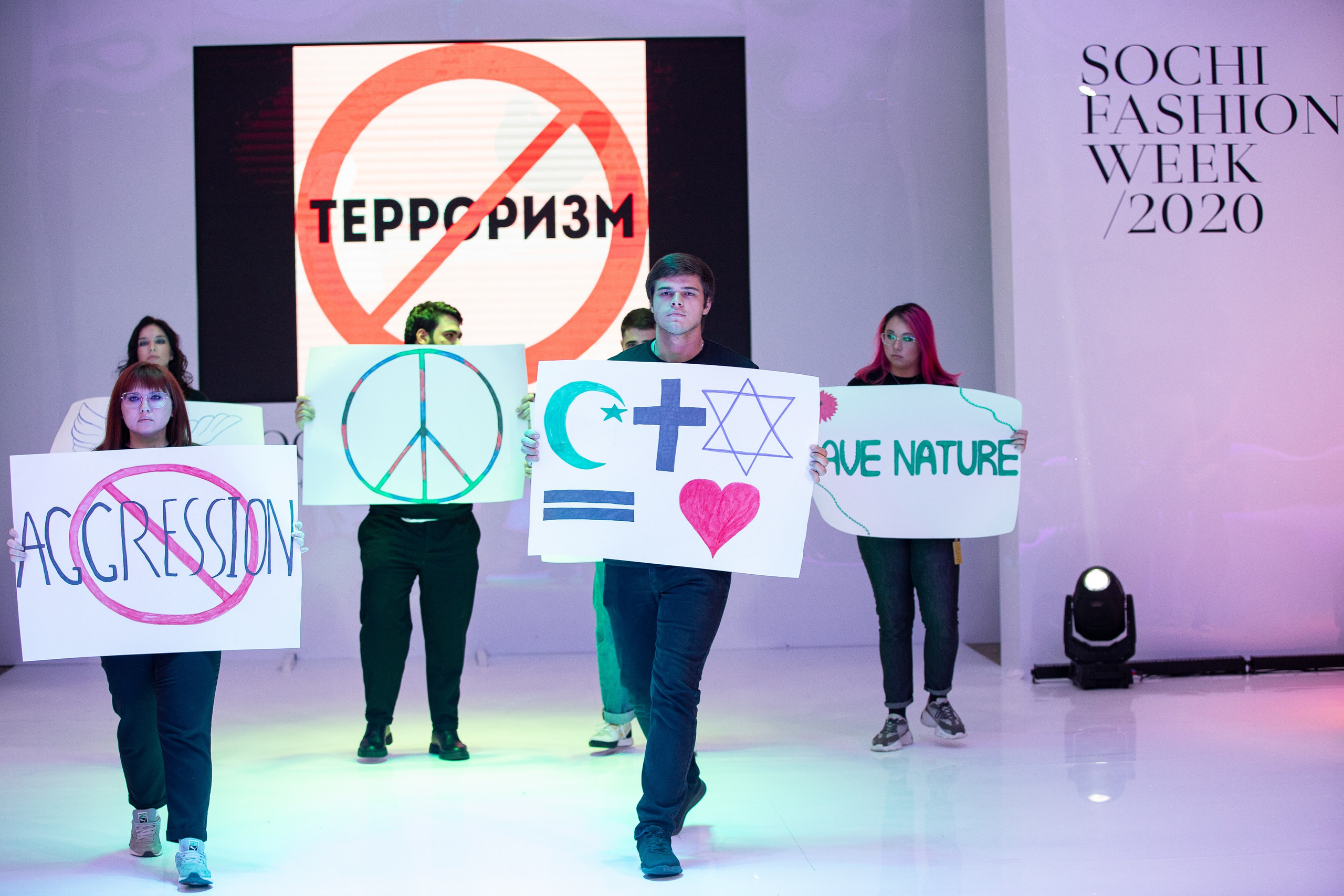 Неделя моды Сочи. Репортажный и fashion фотограф в Москве Сергей Бардин