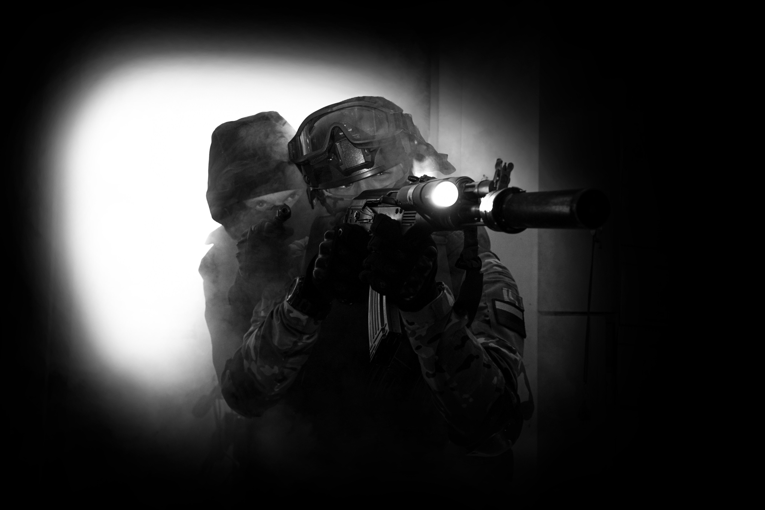 С оружием. Репортажный фотограф — Александр Пода