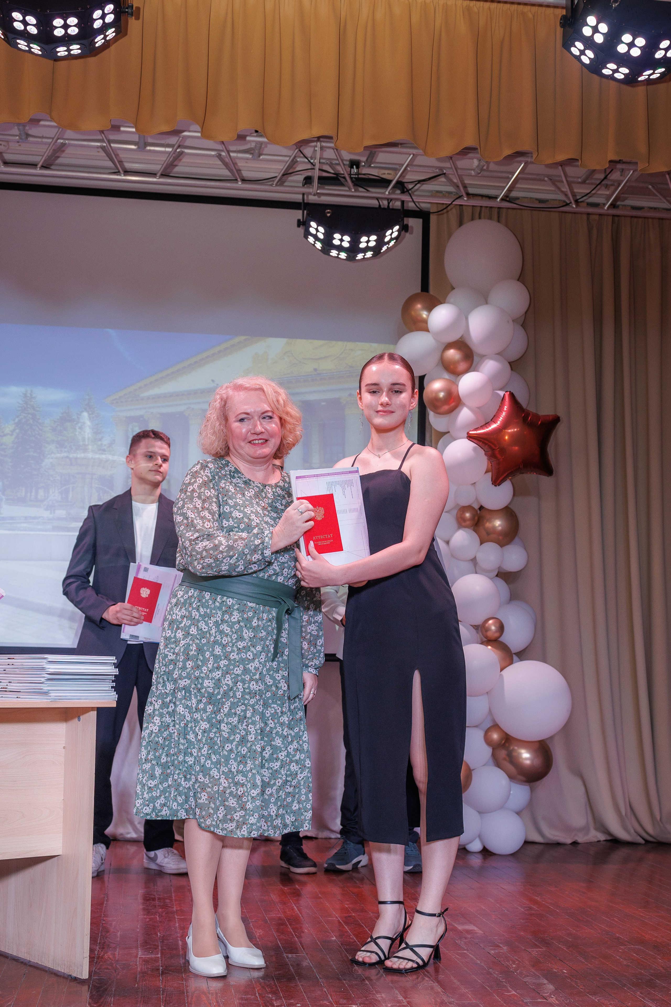 Вручение аттестатов. Свадебный и семейный фотограф в Новосибирске Ирина Дорошкова