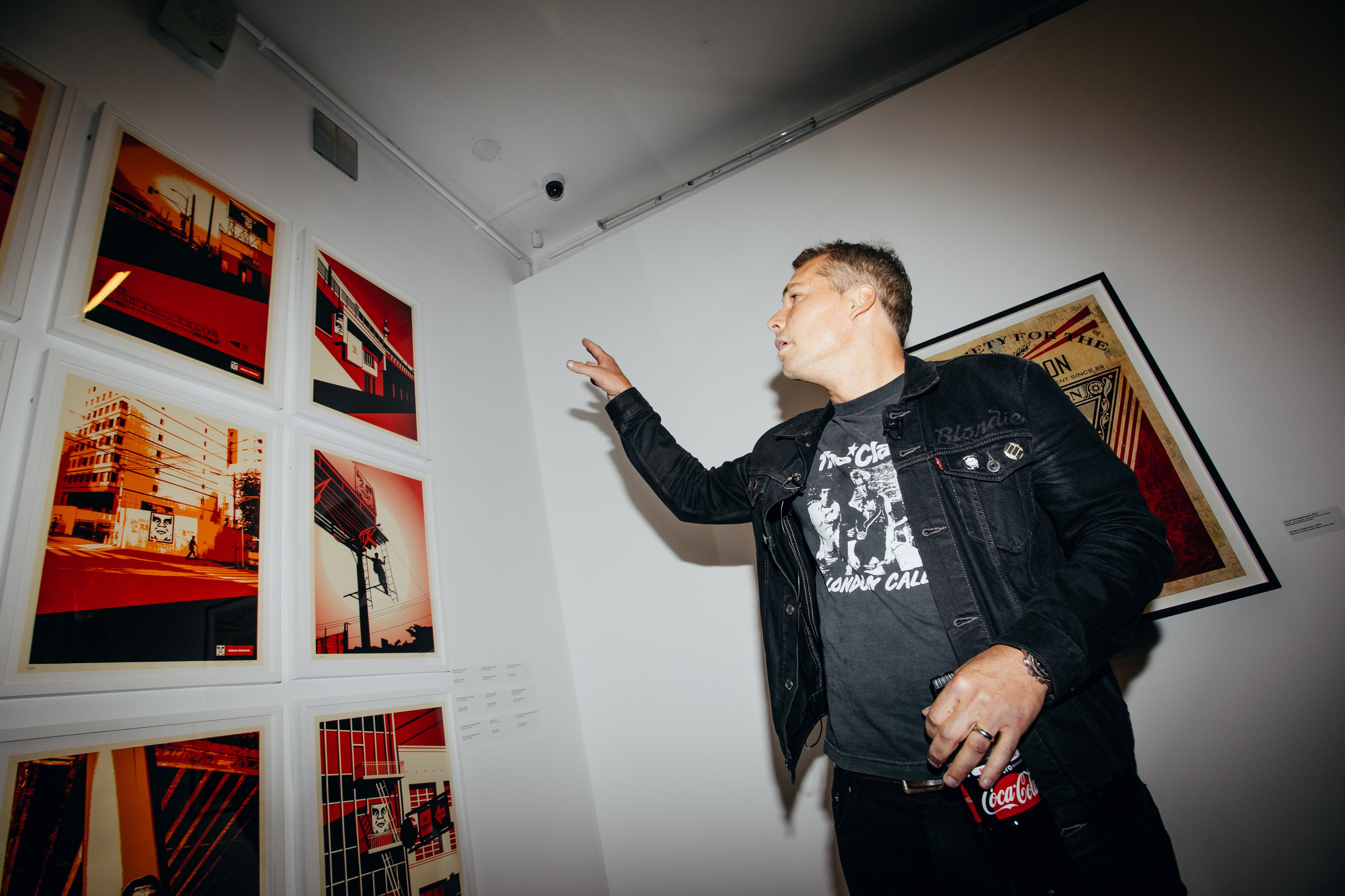 Выставка Шепарда Фэйри проект «Форс-мажор» в ММОМА. Репортажный, event, концертный и backstage фотограф из Москвы Виталий Кривцов