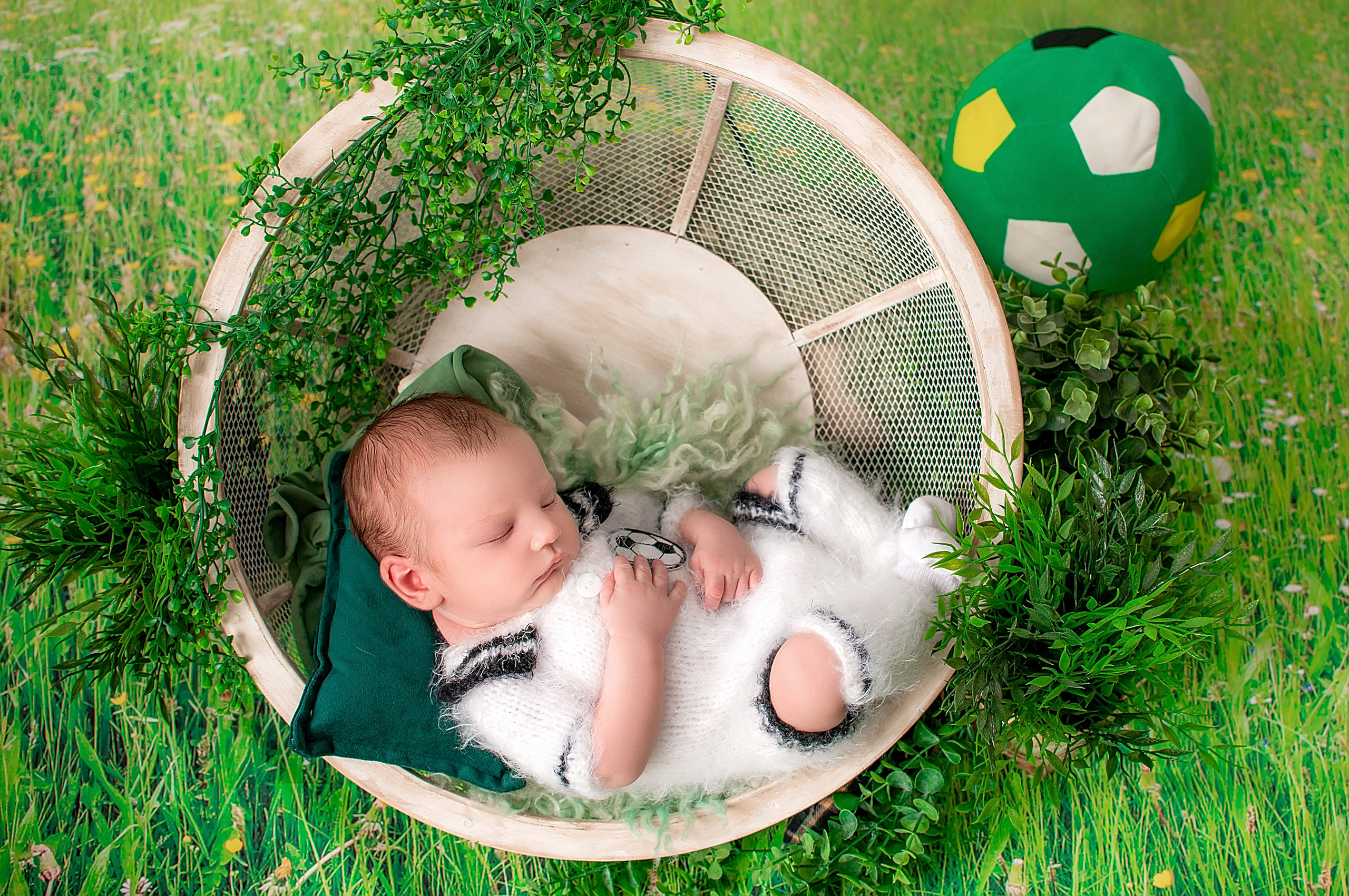 Фотосессия новорожденного в Краснодаре в студии для новорожденных. Фотограф новорожденных Краснодар Малышенко Надежда