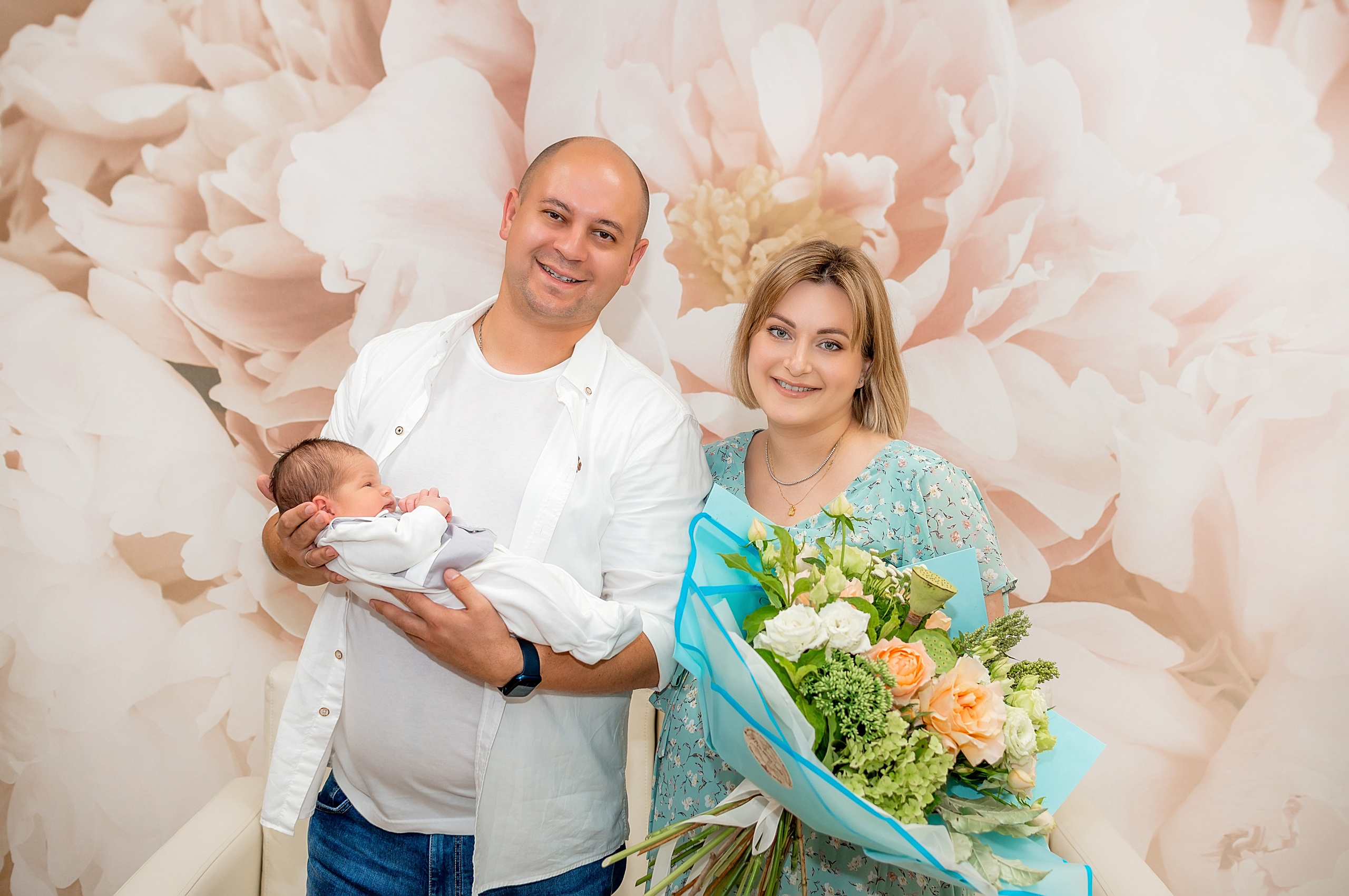 Выписка из роддома Краснодар. Фотограф новорожденных Краснодар Малышенко Надежда