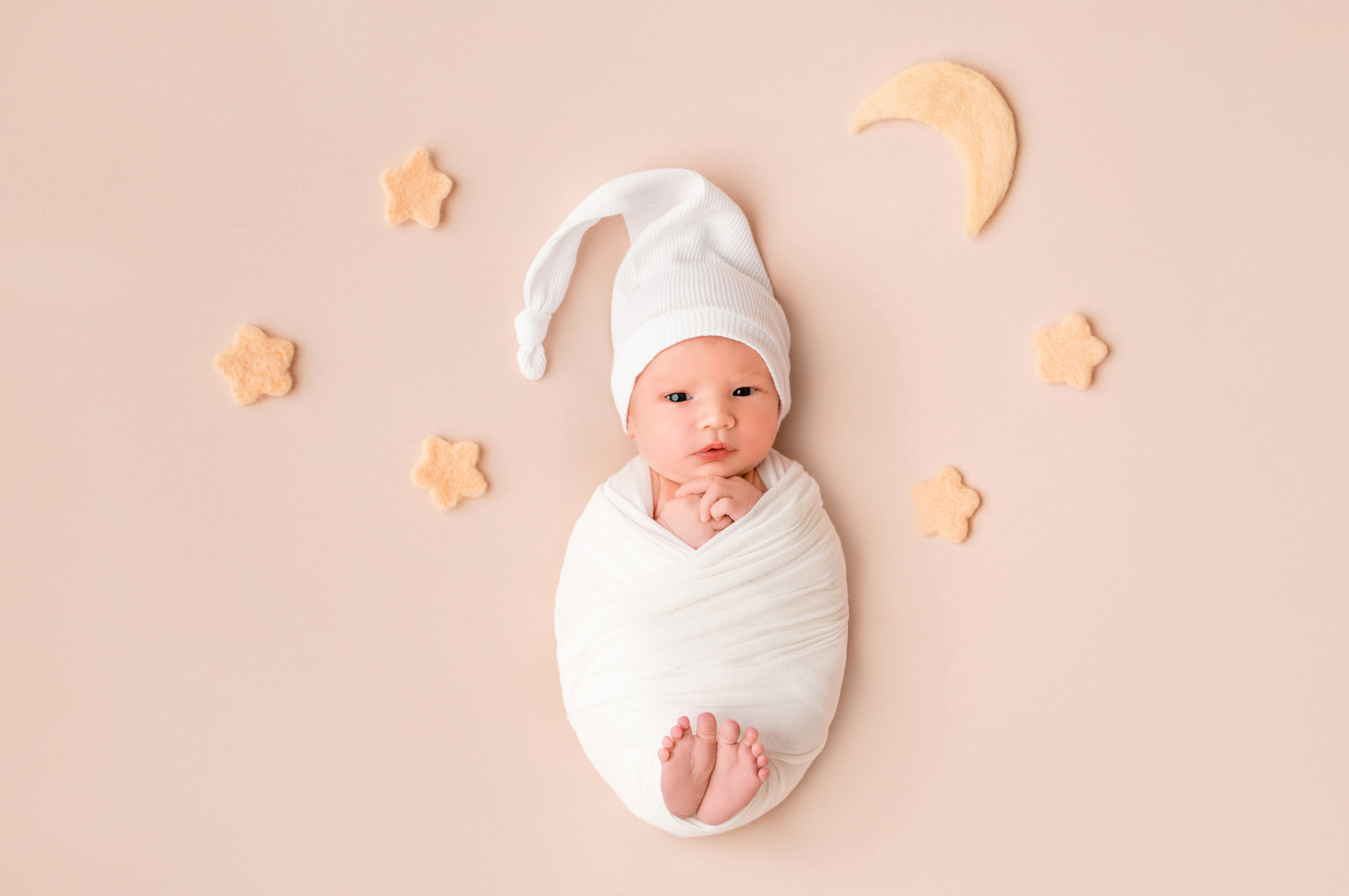 Фотосессия новорожденного в Краснодаре в студии для новорожденных. Фотограф новорожденных Краснодар Малышенко Надежда