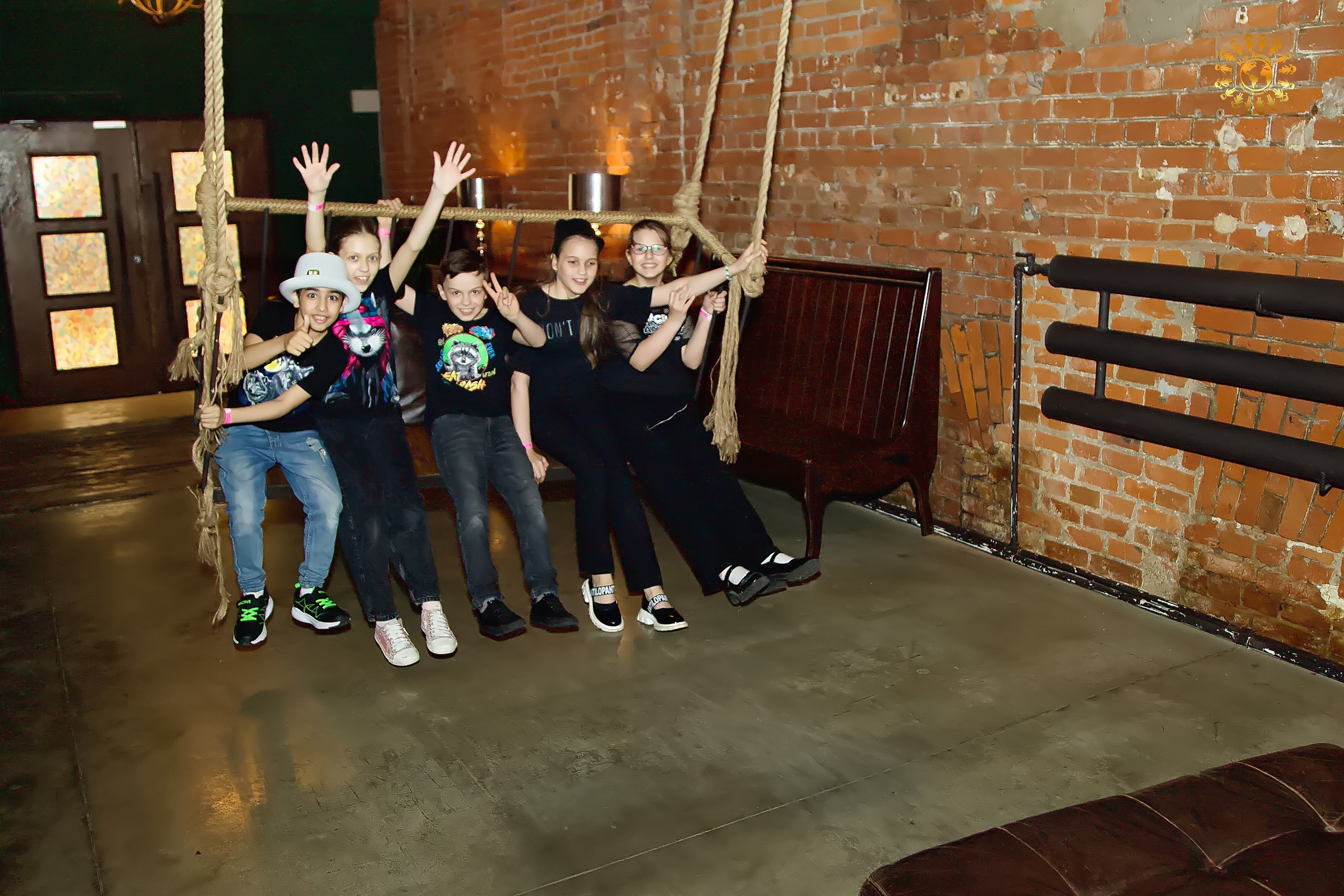 Выпускной 2023 (Школа 667, 4-й класс). Репортажная съемка в Москве и области. Анималистика