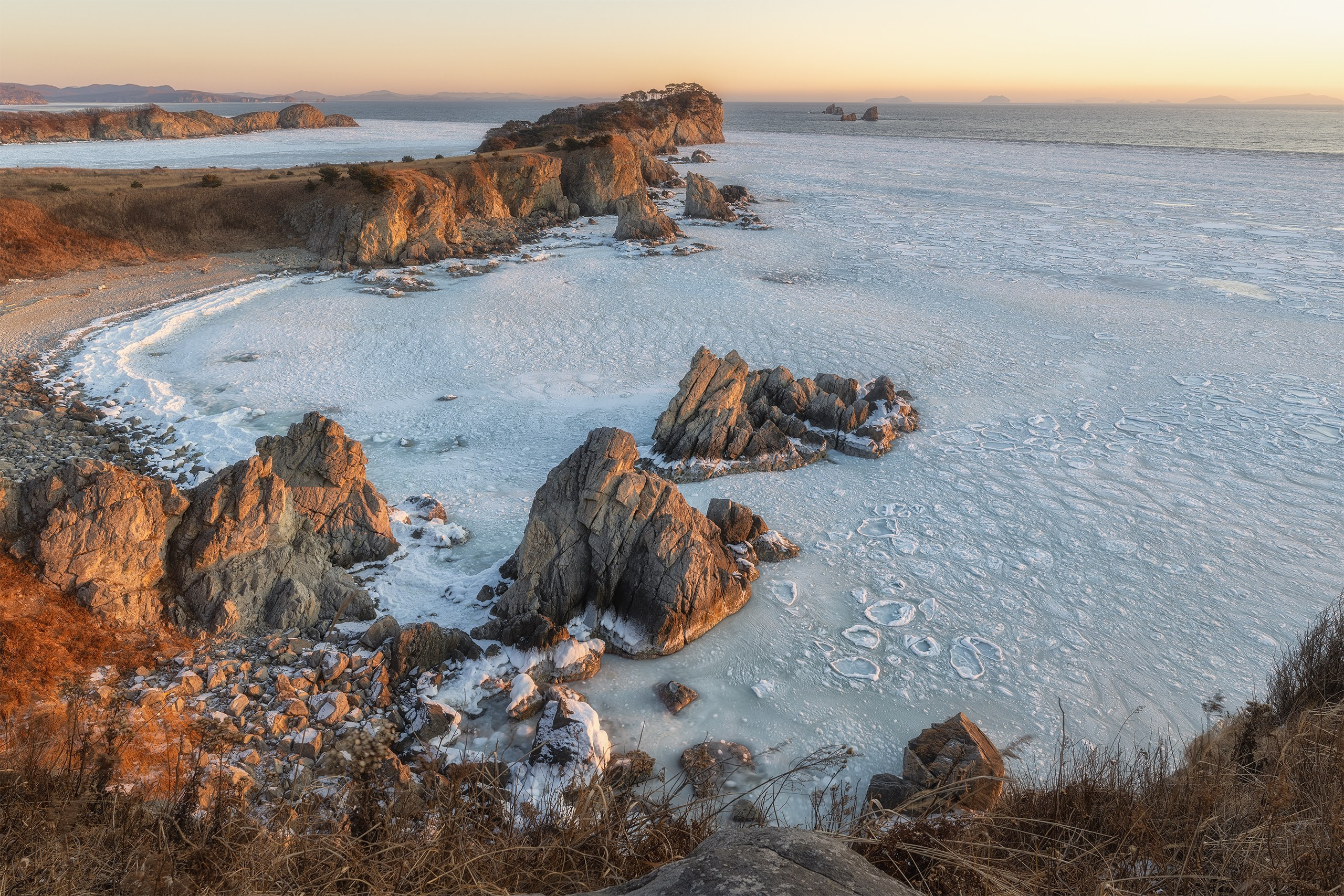Вид нам мыс Астафьева