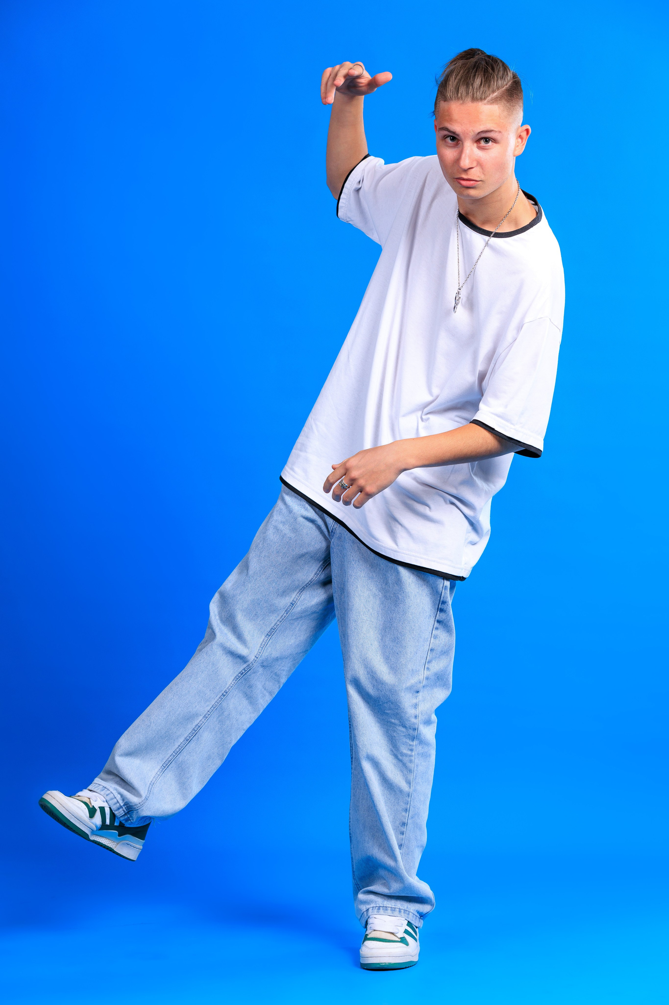 Смотреть фотки в фотостудии. Выпускные альбомы Геленджик, Новороссийск, Краснодар, Туапсе