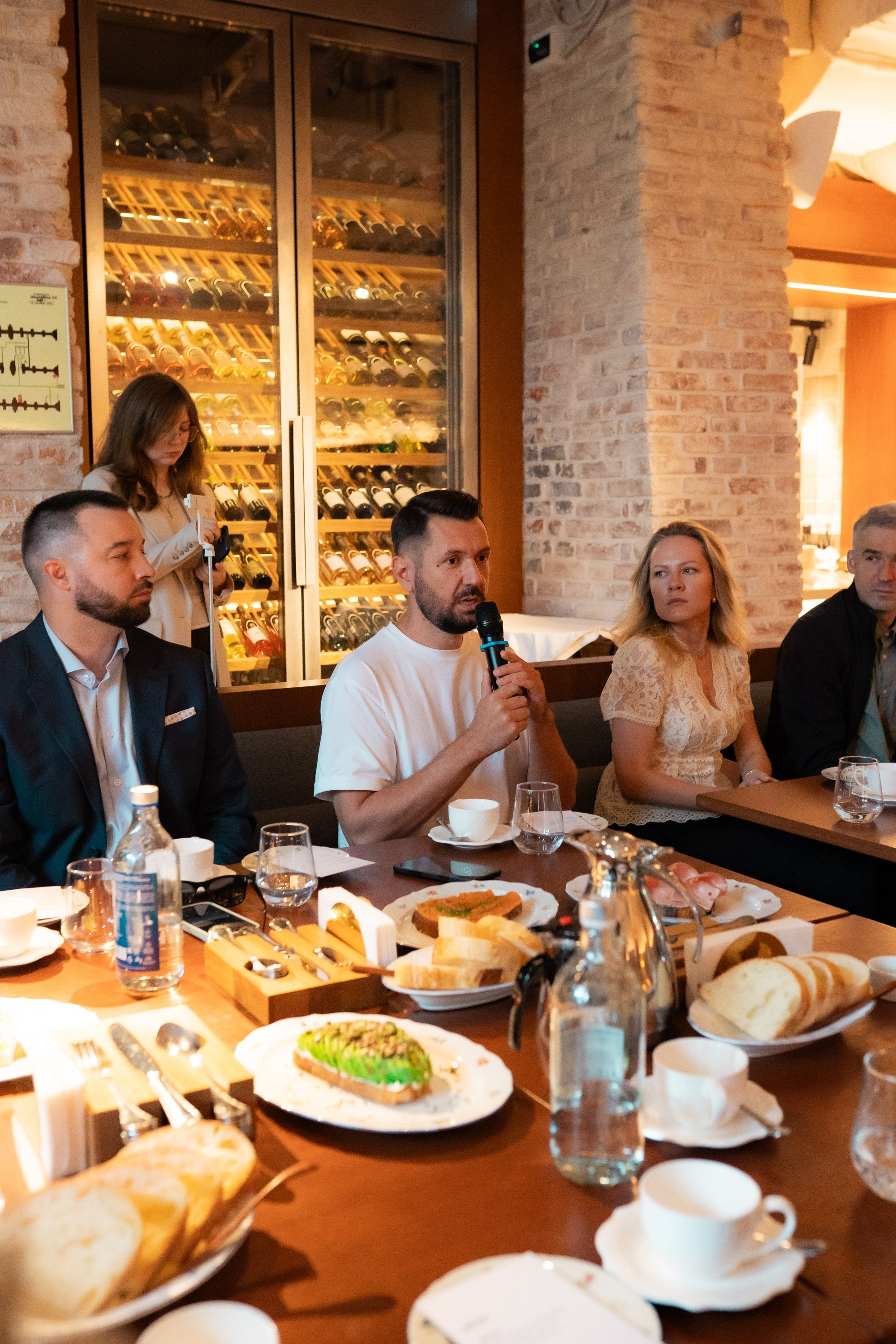Broker Pro Бизнес-завтрак Ava bistro. Репортажая фотография Санкт-Петербург