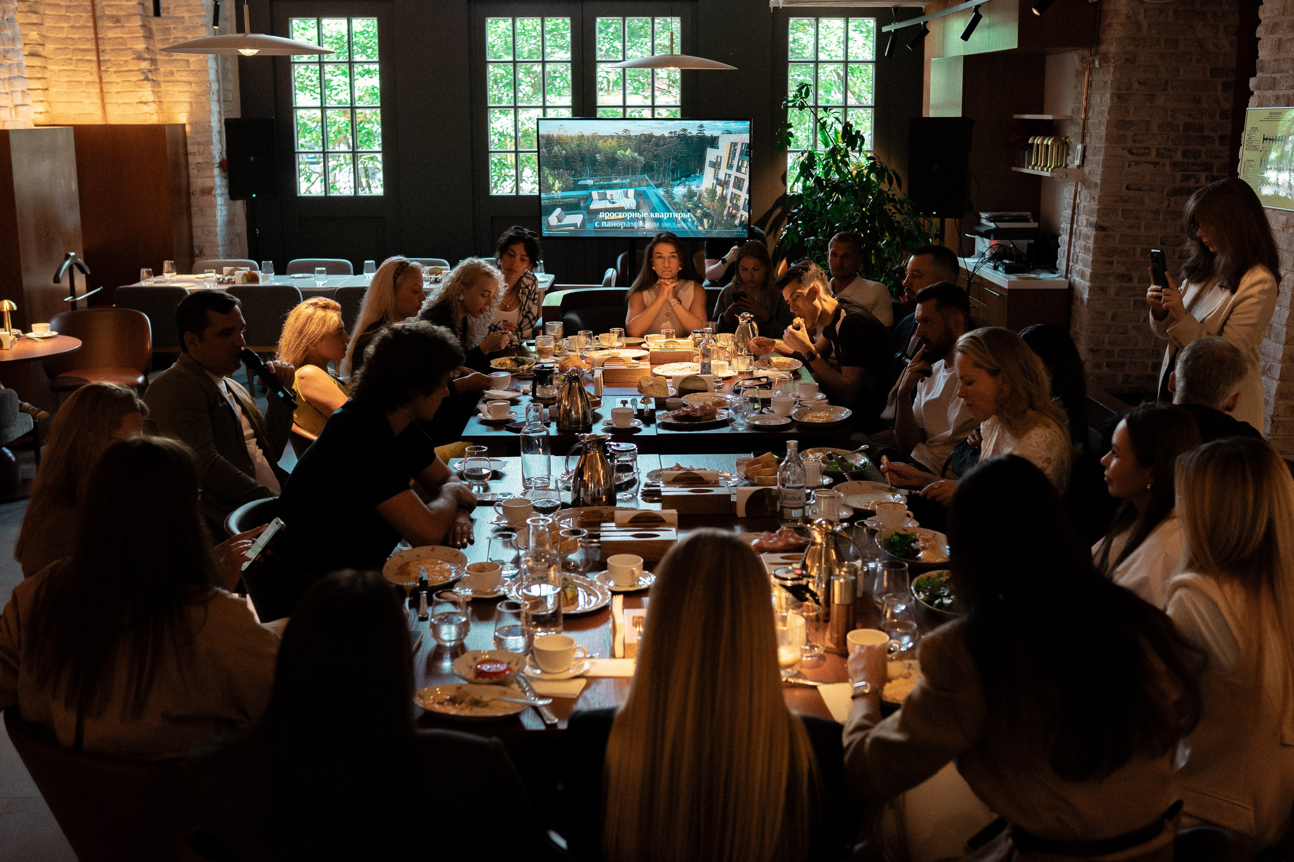 Broker Pro Бизнес-завтрак Ava bistro. Репортажая фотография Санкт-Петербург