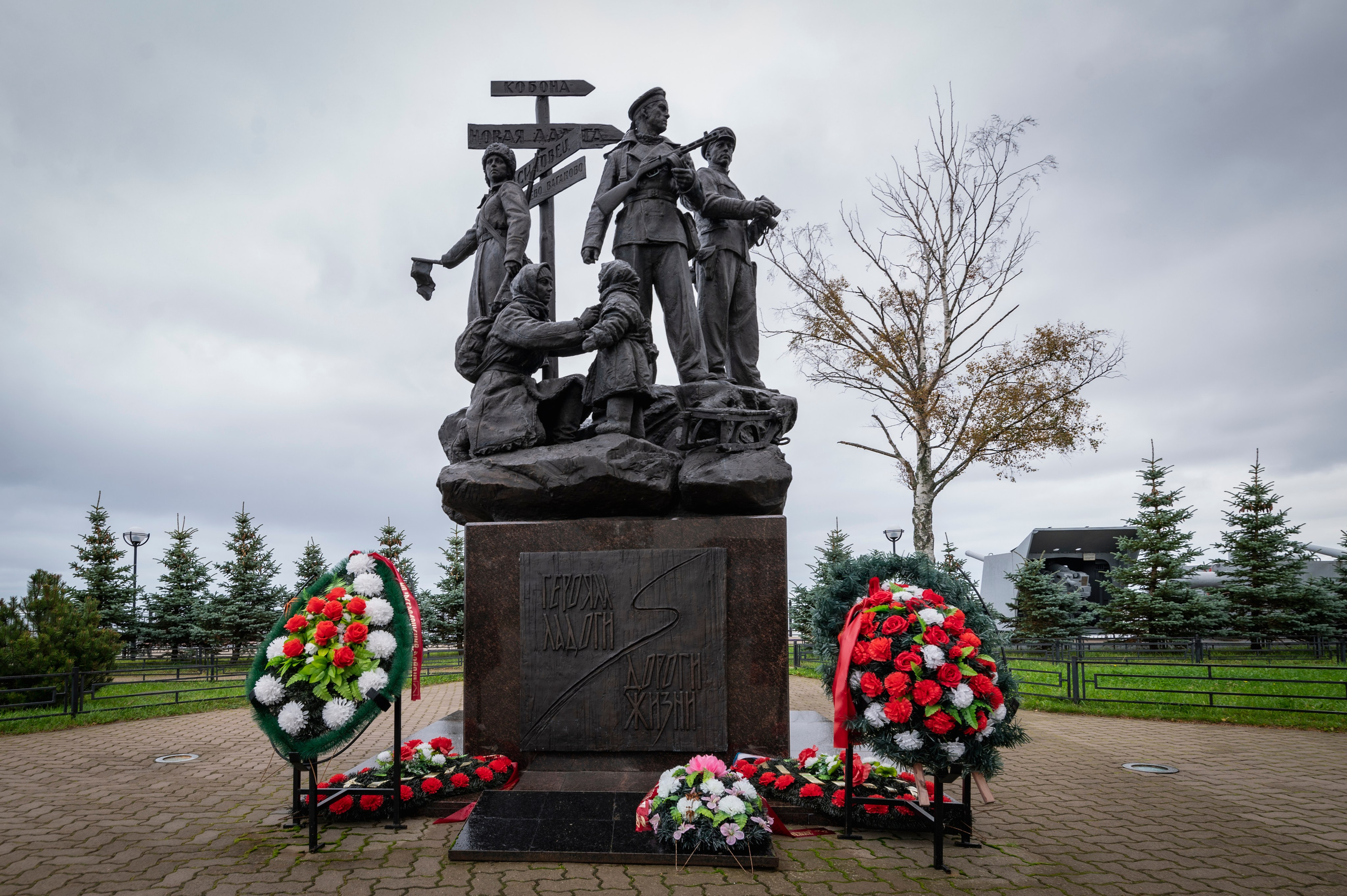 Авторская серия фотографа Романа Адлера «Ради Жизни». Фотограф Роман Адлер