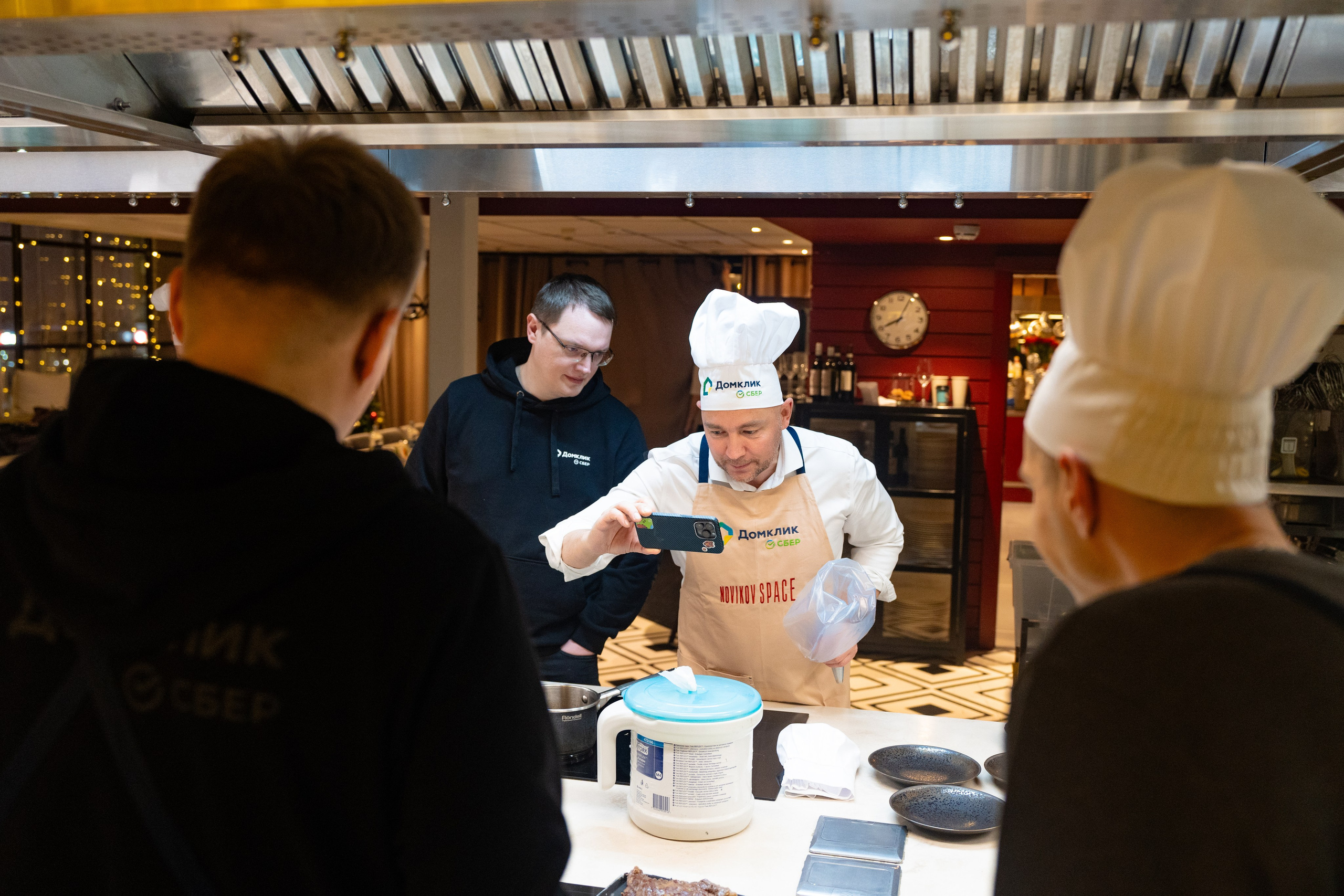 NOVIKOV SCHOOL — Умами зал. Фотограф Никита Комаров