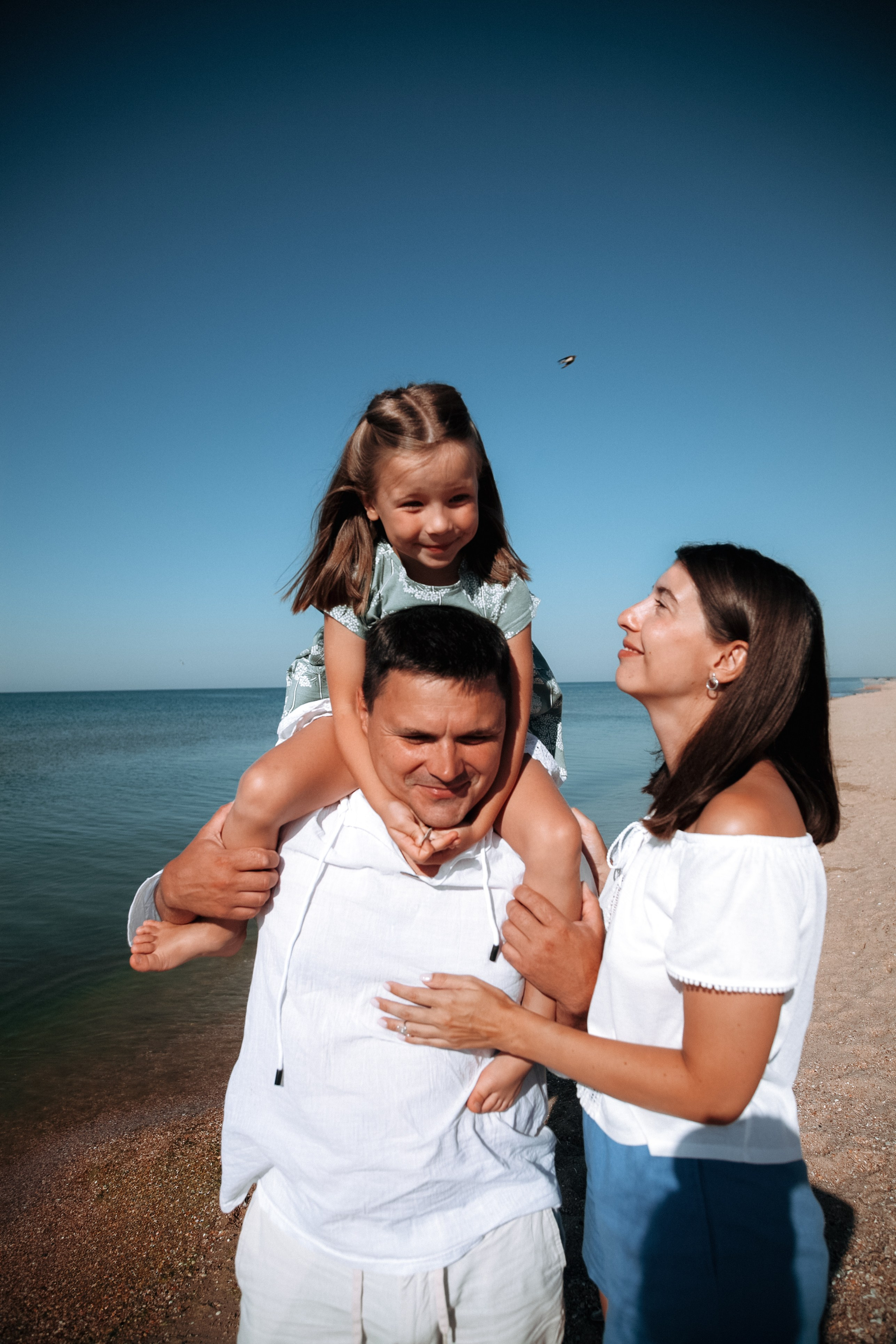 Евгения, Максим и Ксюша. Татьяна Фокина — портретный фотограф и AI creator