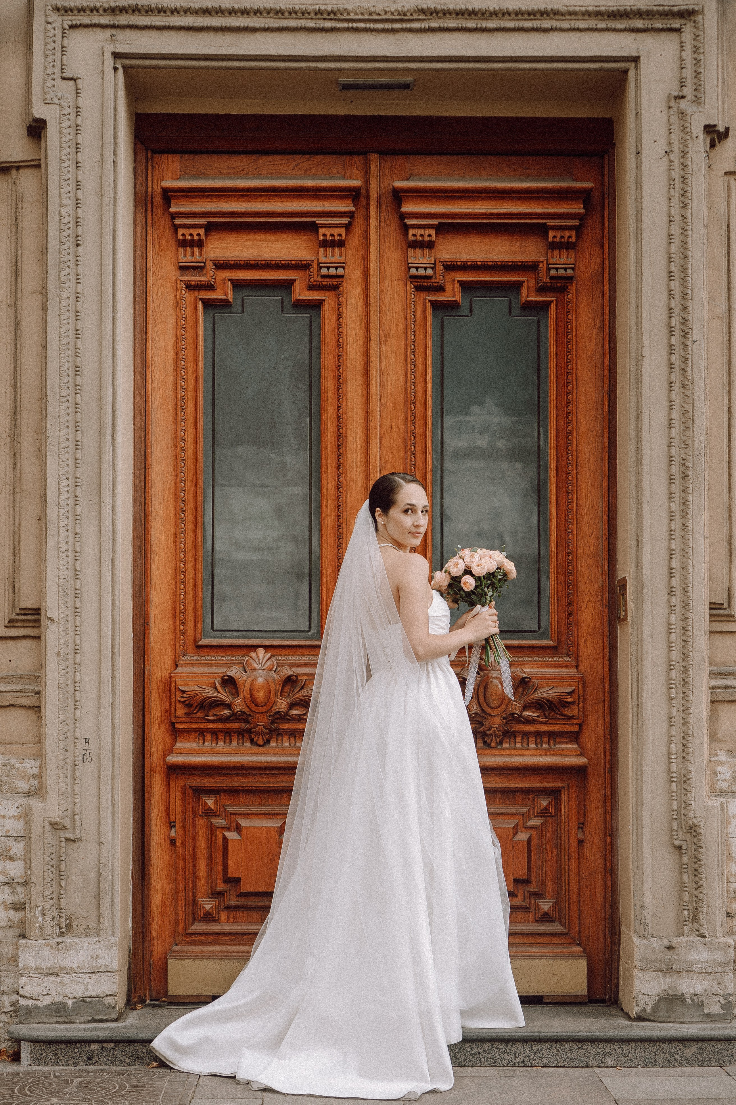 СВАДЕБНАЯ ПРОГУЛКА В САНТК-ПЕТЕРБУРГЕ (ИСАКИЕВСКИЙ СОБОР, ЗИМНЯЯ КАНАВКА, ЭРМИТАЖ И БОЛЬШАЯ МОРСКАЯ УЛИЦА). Профессиональный фотограф, Санкт-Петербург — Виктория Богомолова