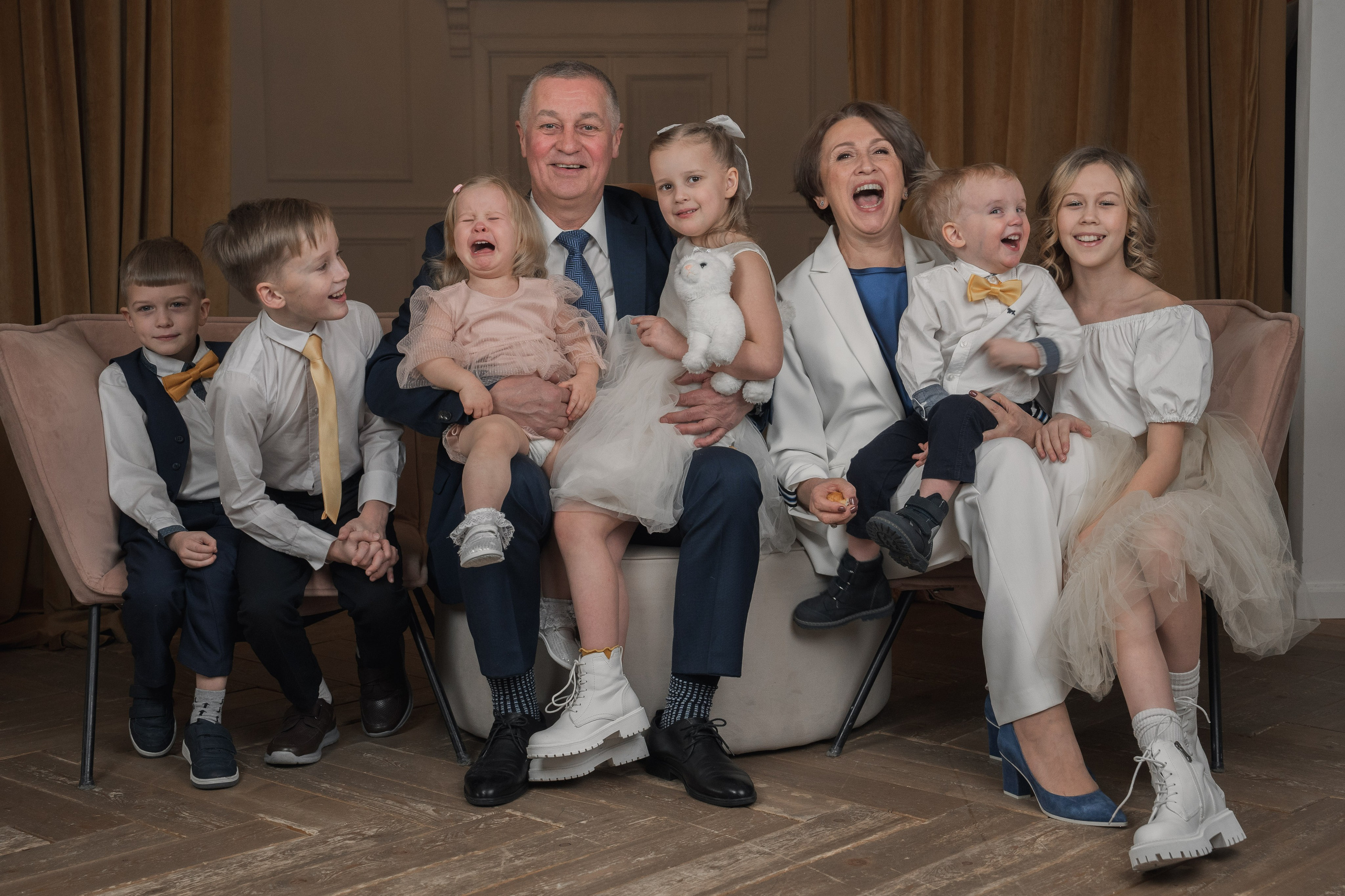 Новогодняя фотосессия большой семьи в студии. Семейный фотограф Екатеринбург Татьяна Девятых