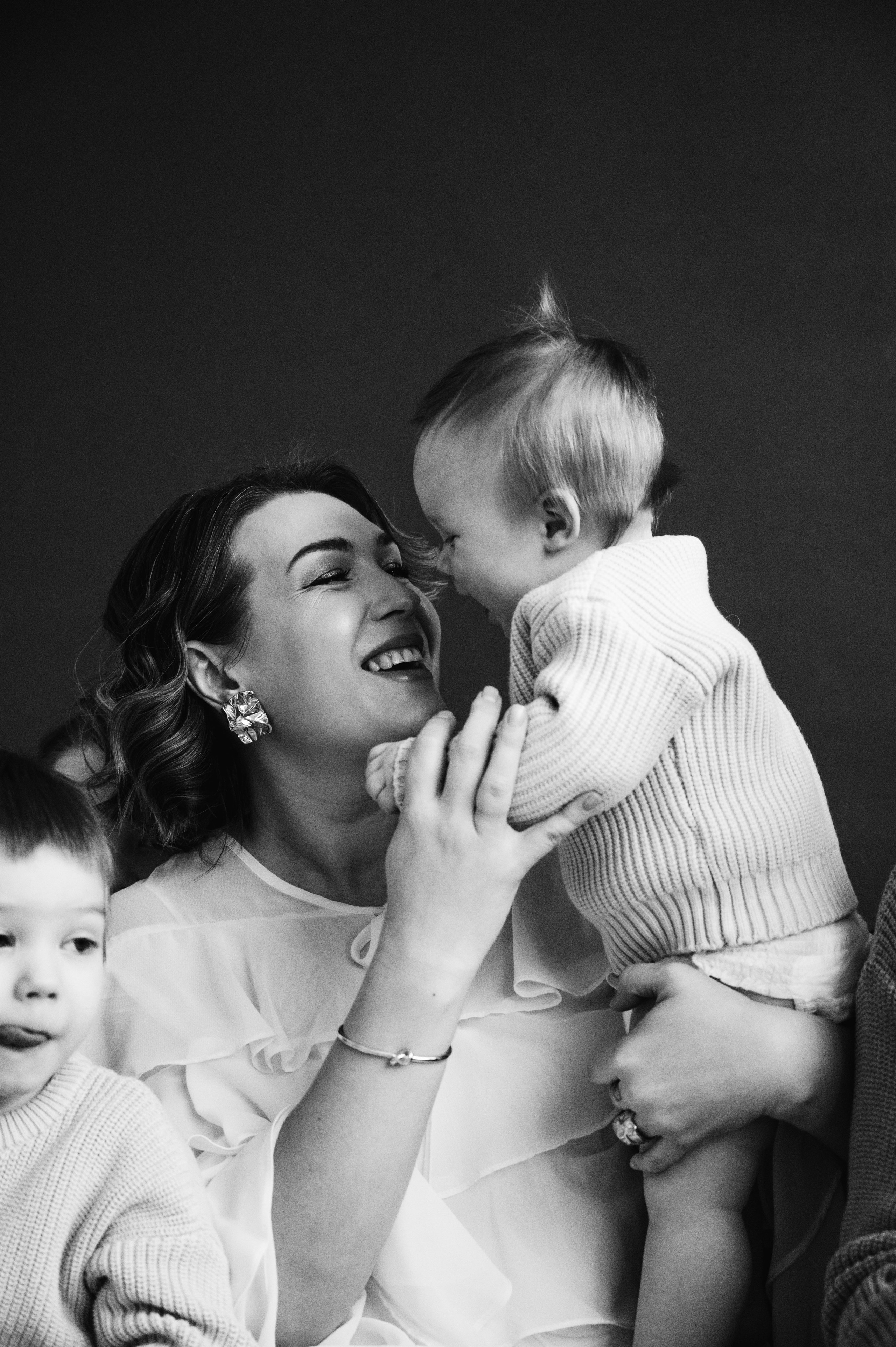 Семейная фотосъемка в Спб. Профессиональный фотограф беременности в СПБ. Стильные фотосессии беременности в стиле минимализм и классическая фотография