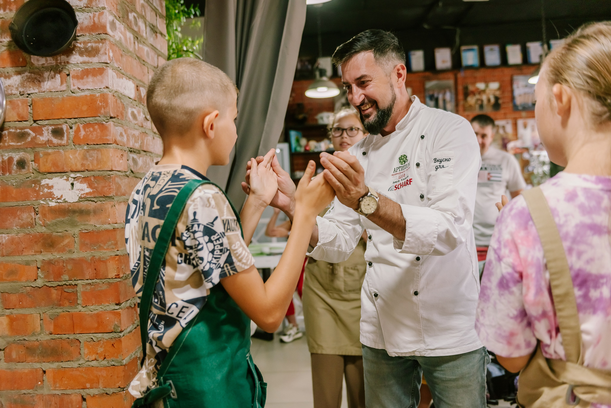 Инклюзивная кухня добра в Артишок 30. 07.35. Детский фотограф, семейный фотограф и репортажи в Кемерово