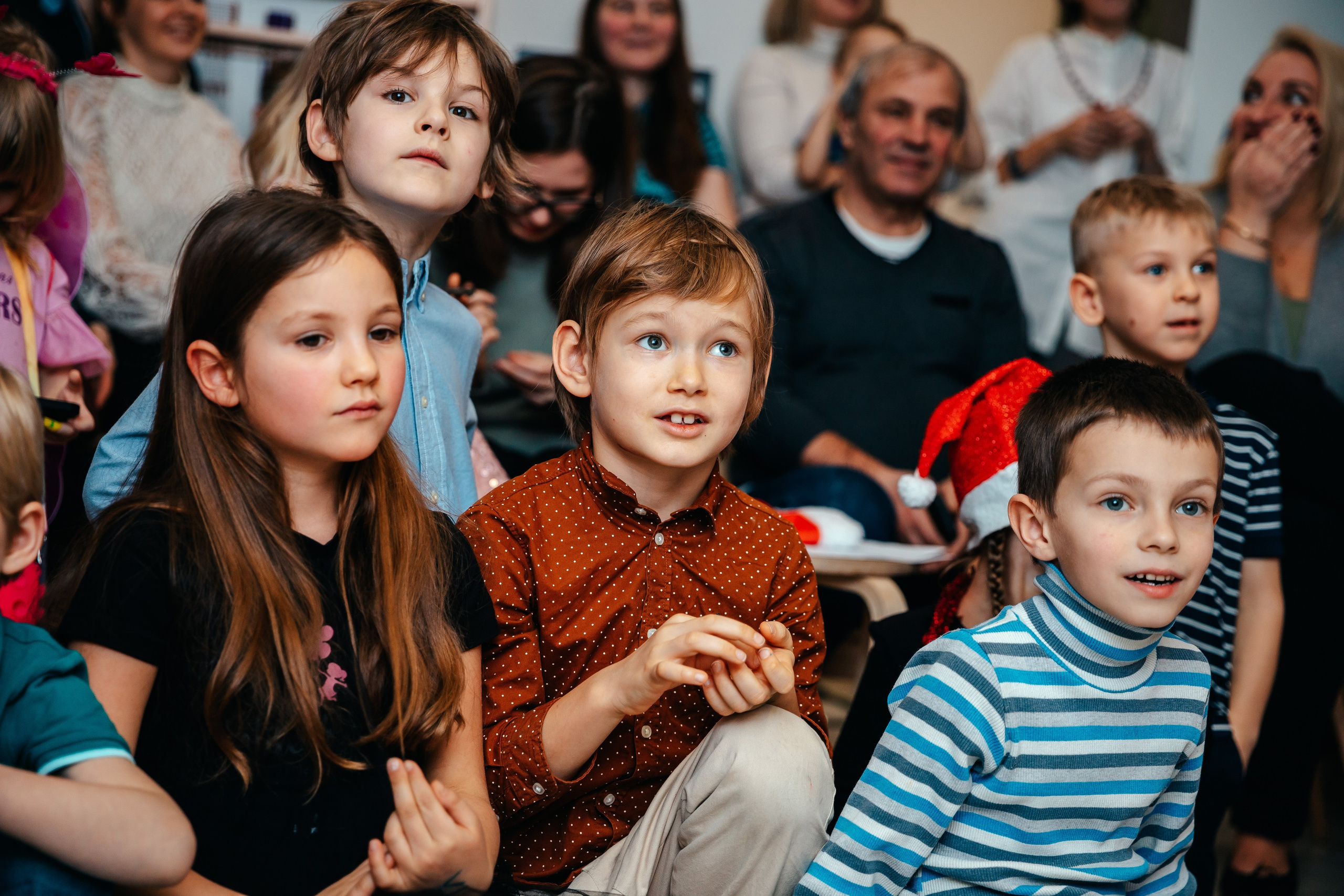 Новогодний утренник в Монтессори-школе. Семейный lifestyle фотограф в Санкт-Петербурге Людмила Пахомова