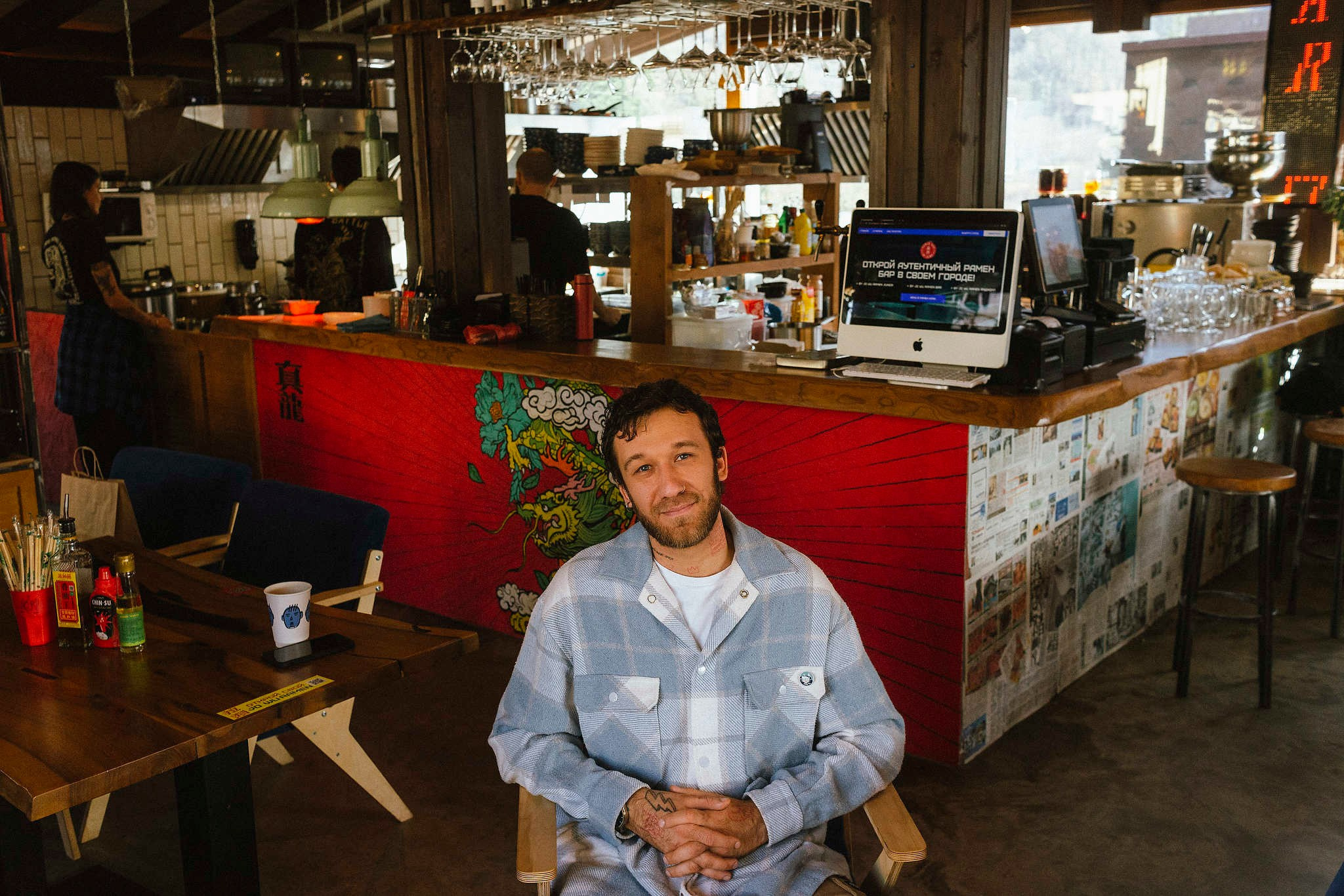 Евгений Миркин, владелец рамен-бара Jo Wu Ramen Bar. Съемка для Тинькофф Журнала.