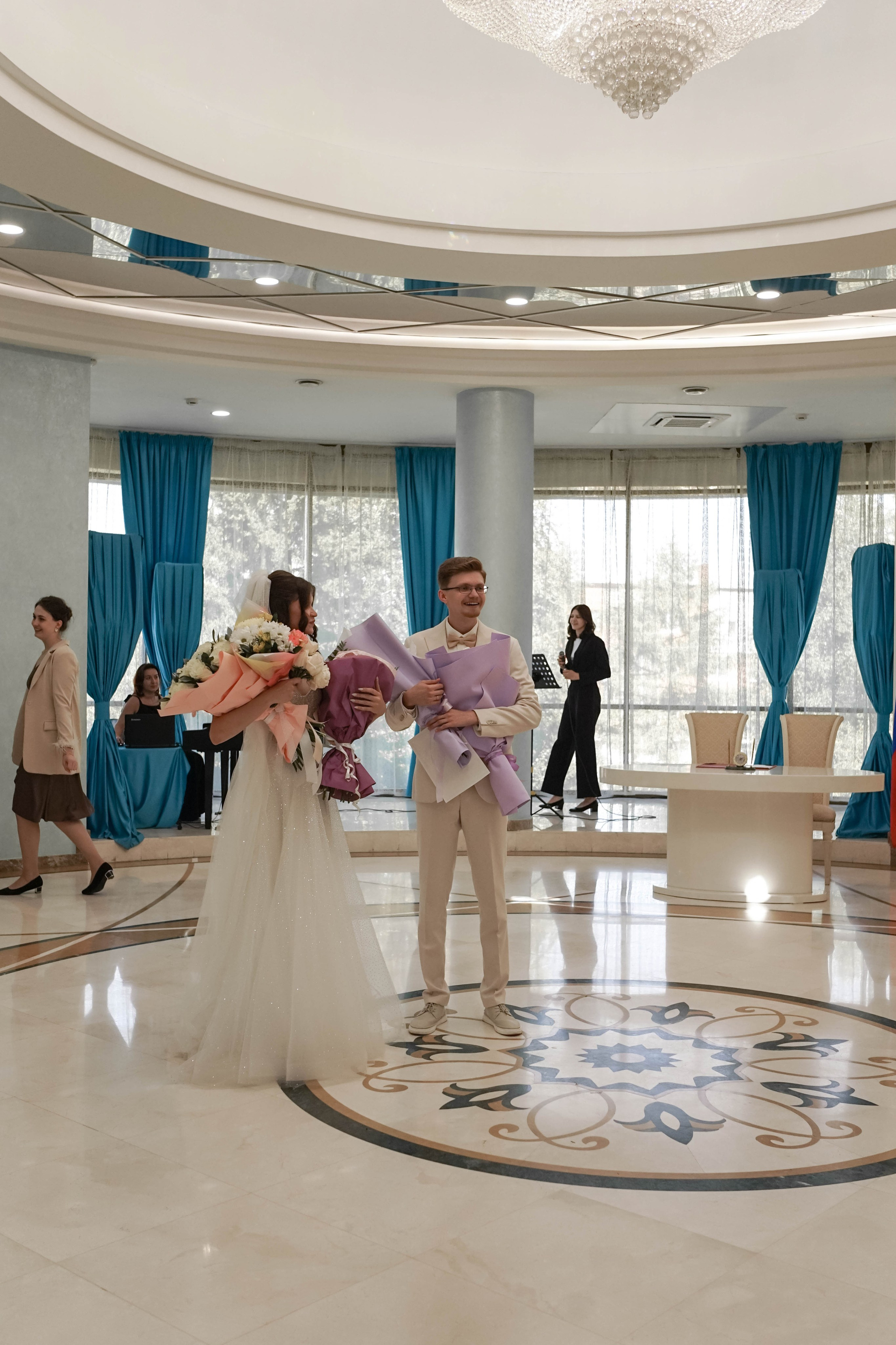 Яна и Никита: сборы в отеле, регистрация и банкет. Фотограф в Иркутске