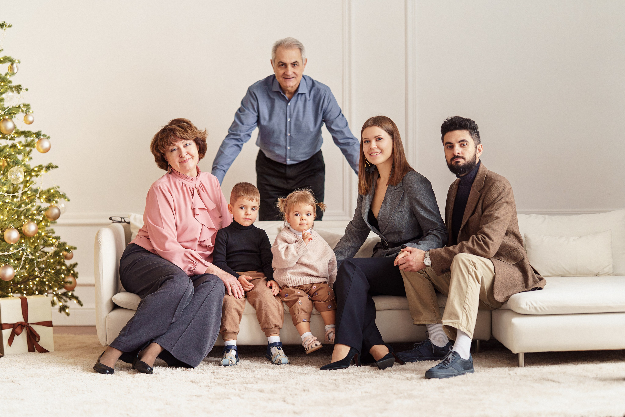 Новогодняя семейная фотосессия всей семьей в Краснодаре 