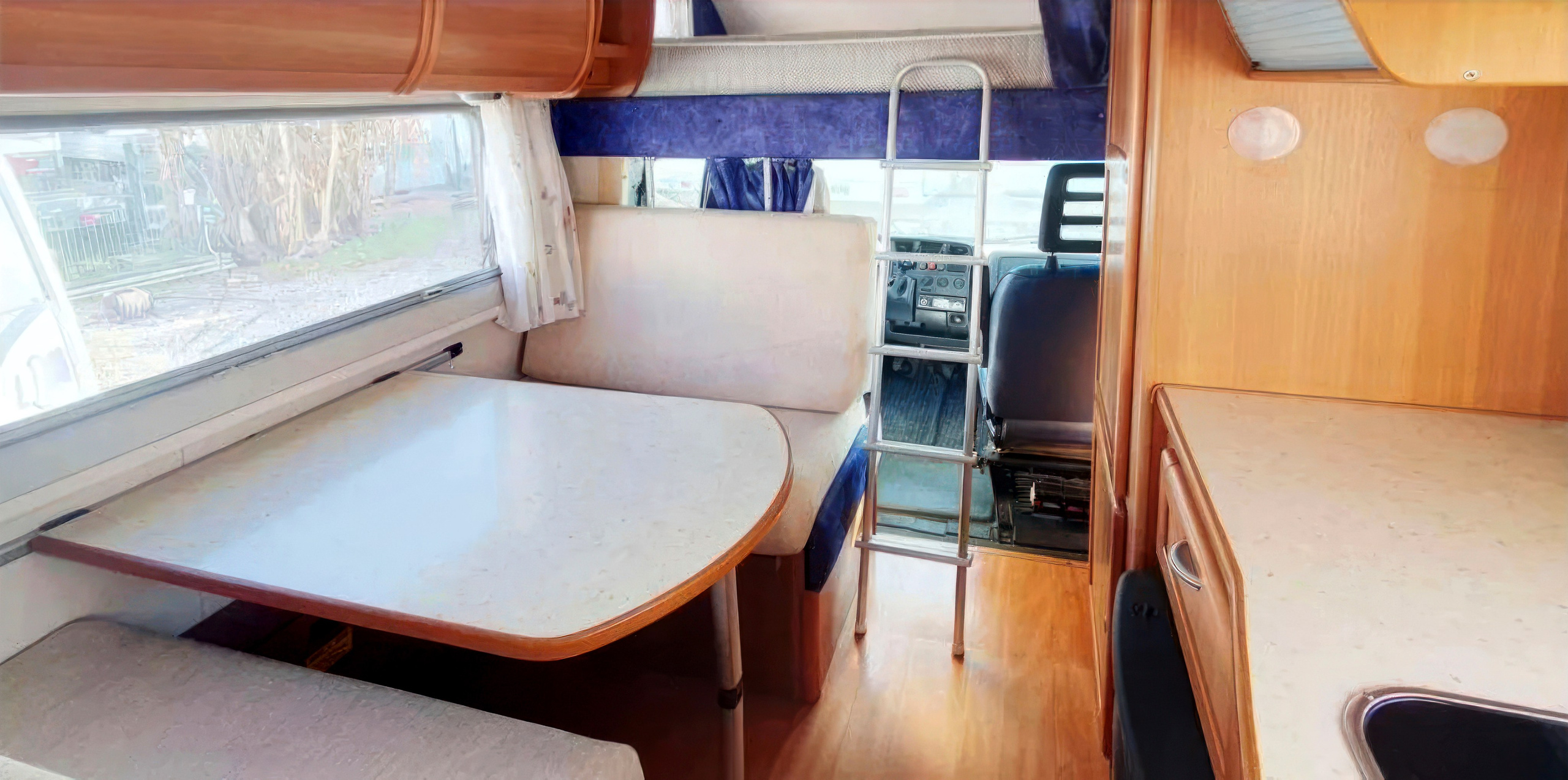 Внутреннее содержимое кемпера - автодома. Кемпердлявас — аренда Автодома для путешествий по Беларуси и за ее пределами! Путешествуйте с комфортом!