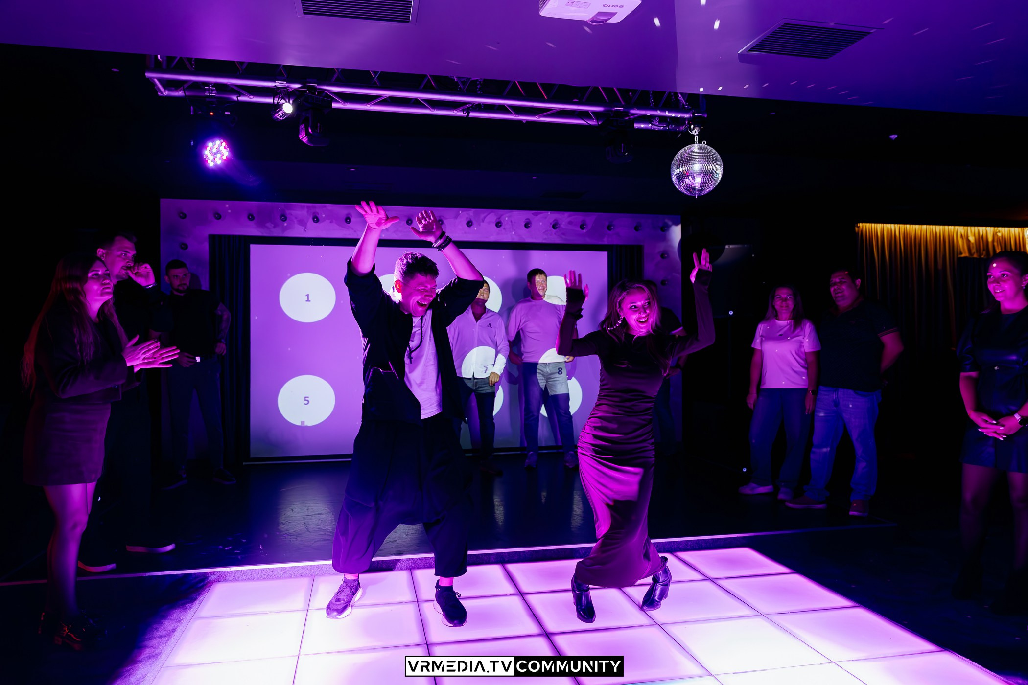 Караоке-бар «Volna»: Friends day или день дружбана