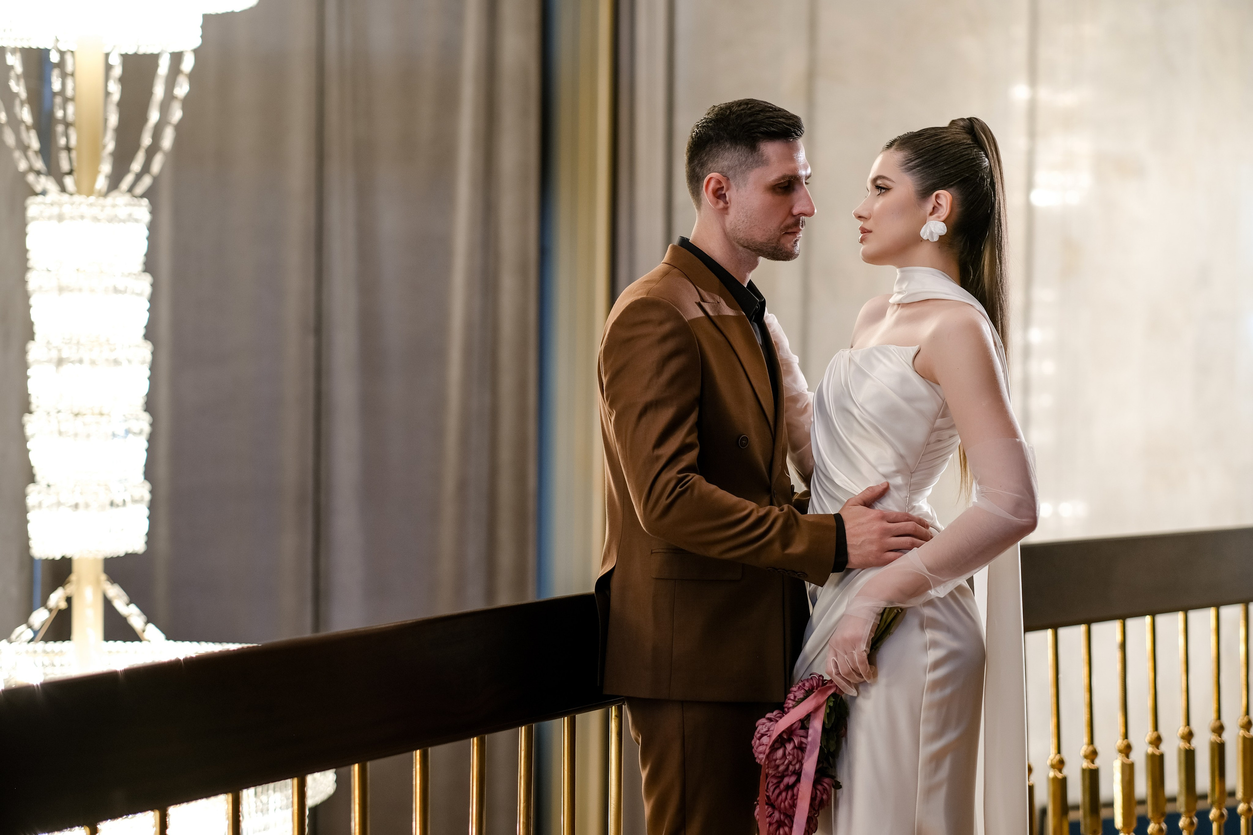 Свадебная фотосессия в театре драмы имени Наума Орлова. Свадебный фотограф в Челябинске Сырчикова Наталья