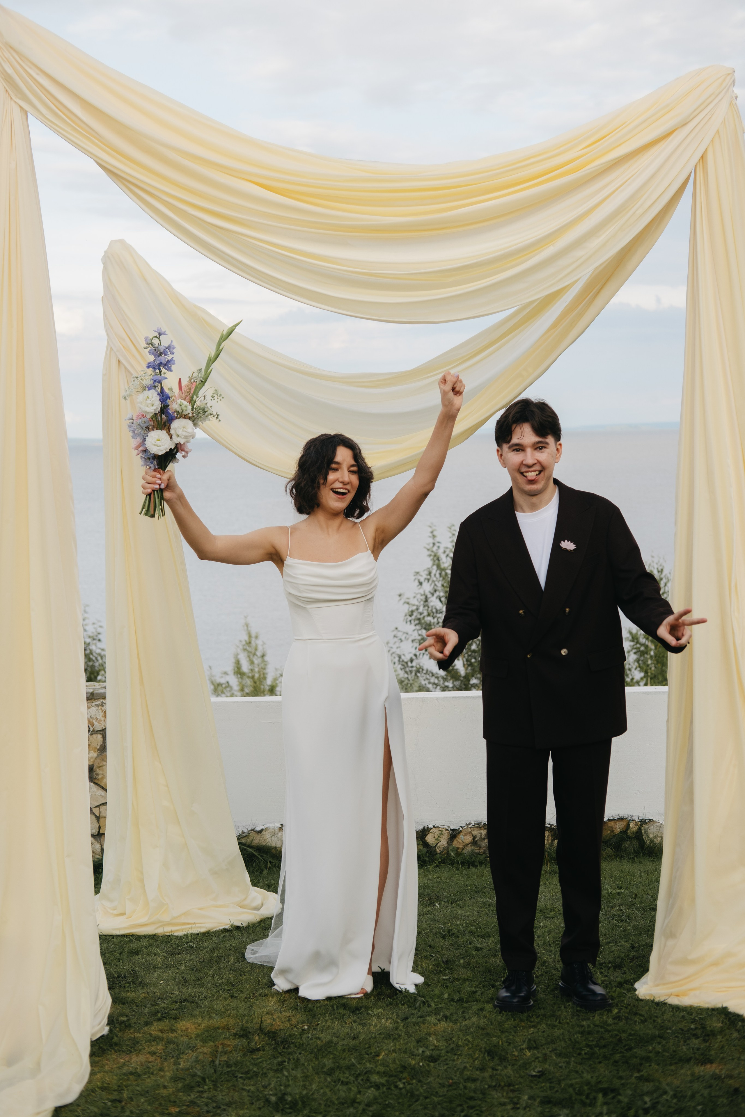 Молодые счастливые. Обо мне