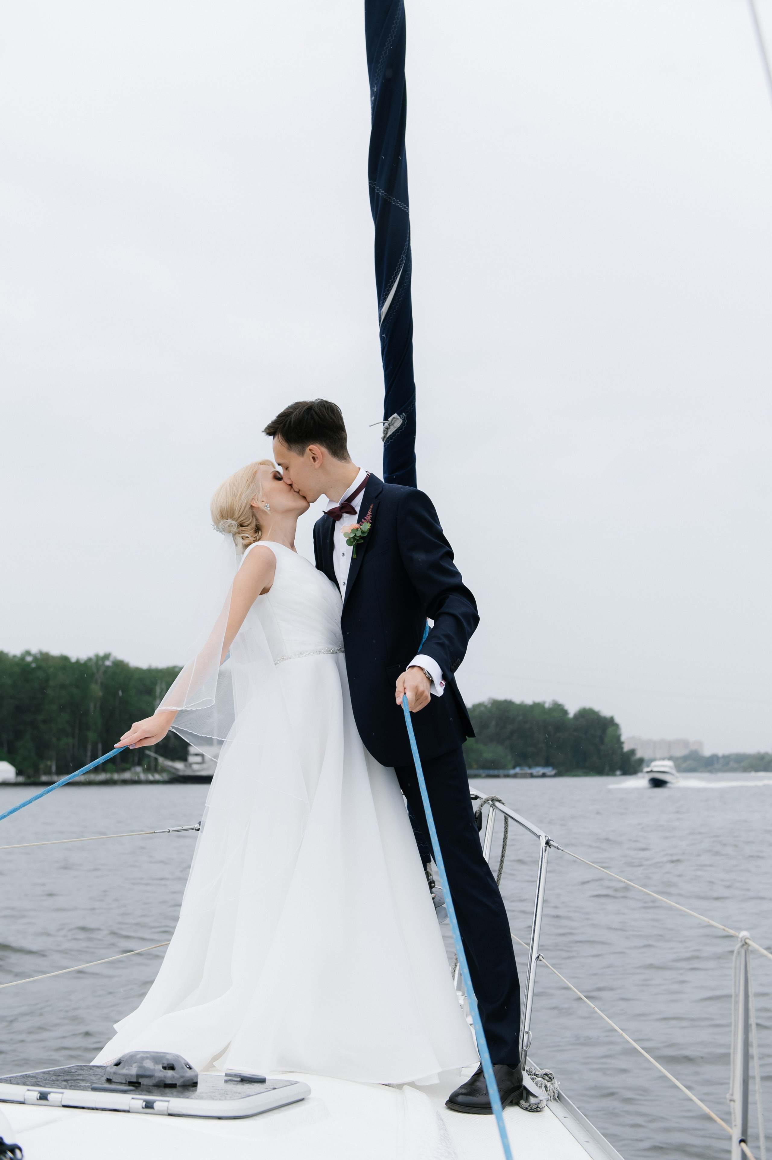 Свадебная фотосессия в яхт-клубе. Семейный и свадебный фотограф в Москве Татьяна Николаева