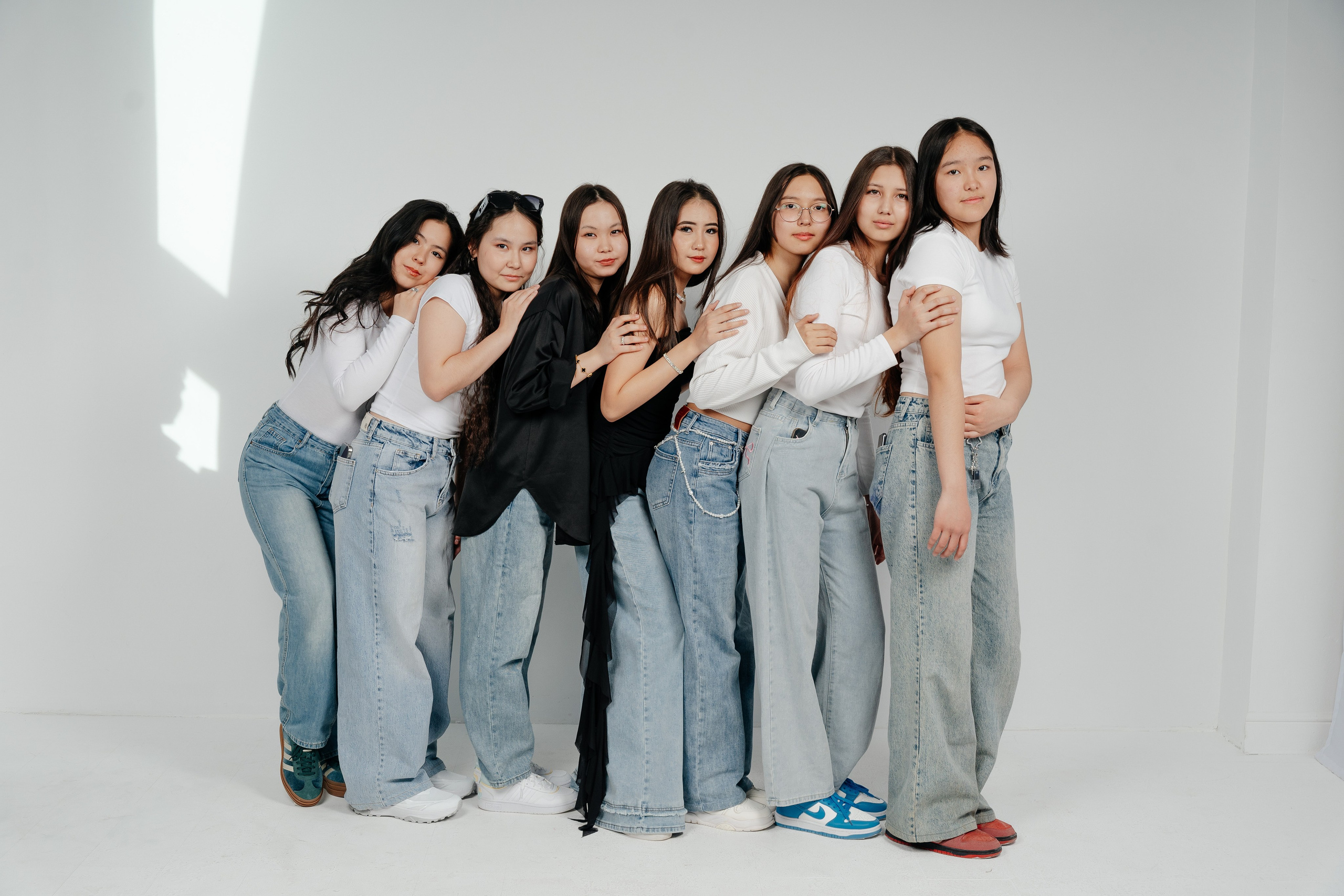 Девочки общие фото. Выпускные альбомы в Нур-Султане (Астана) и по всему Казахстану