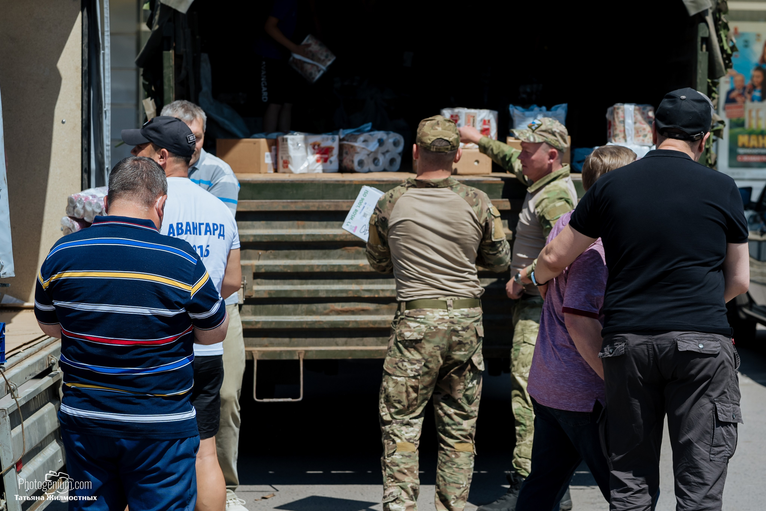 8 июня «Патриоты из Курска» сбор гуманитарной помощи у кинотеатра «Родина». Фотограф Нижний Новгород Татьяна Кейод