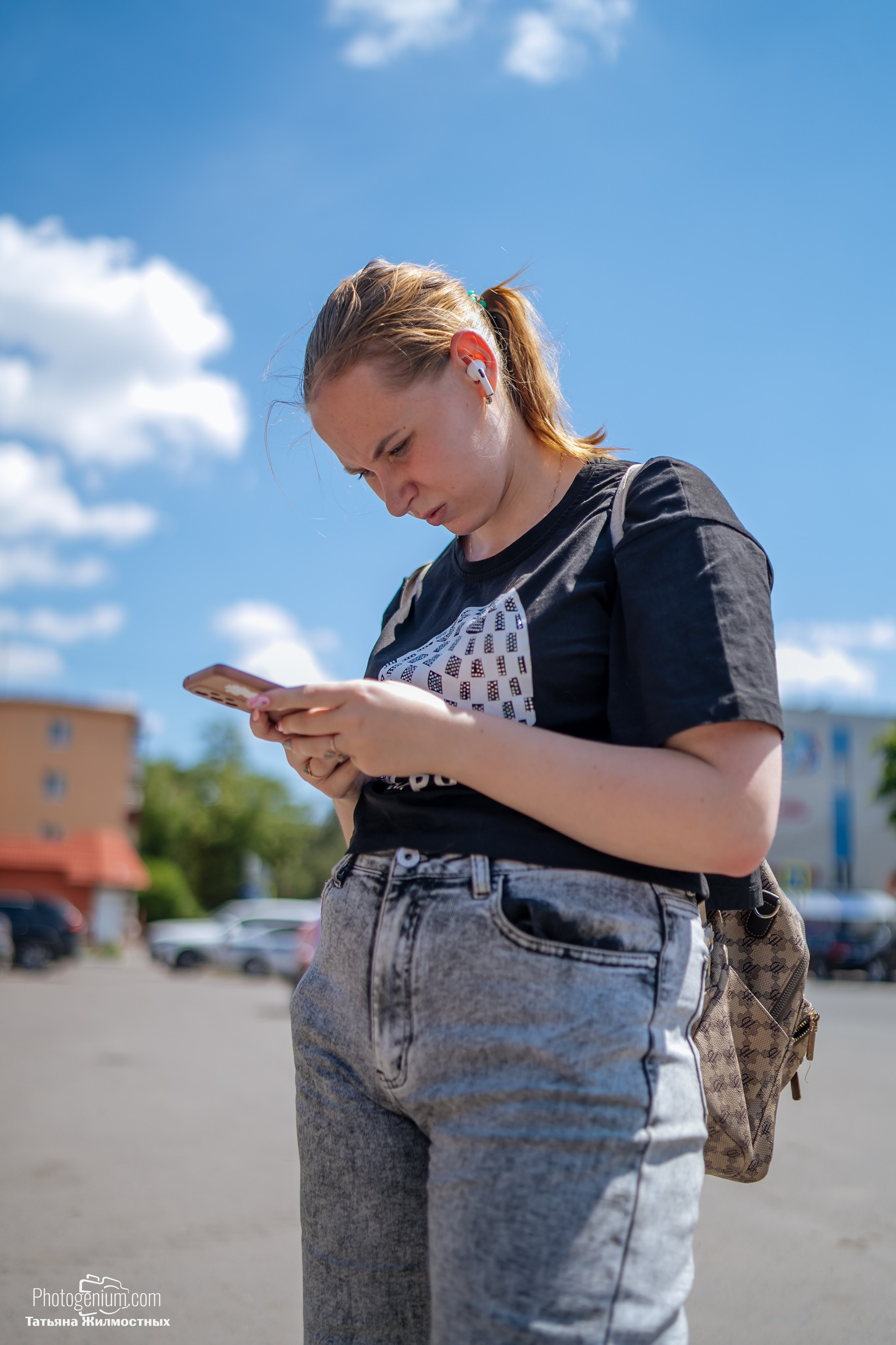 8 июня «Патриоты из Курска» сбор гуманитарной помощи у кинотеатра «Родина». Фотограф Нижний Новгород Татьяна Кейод
