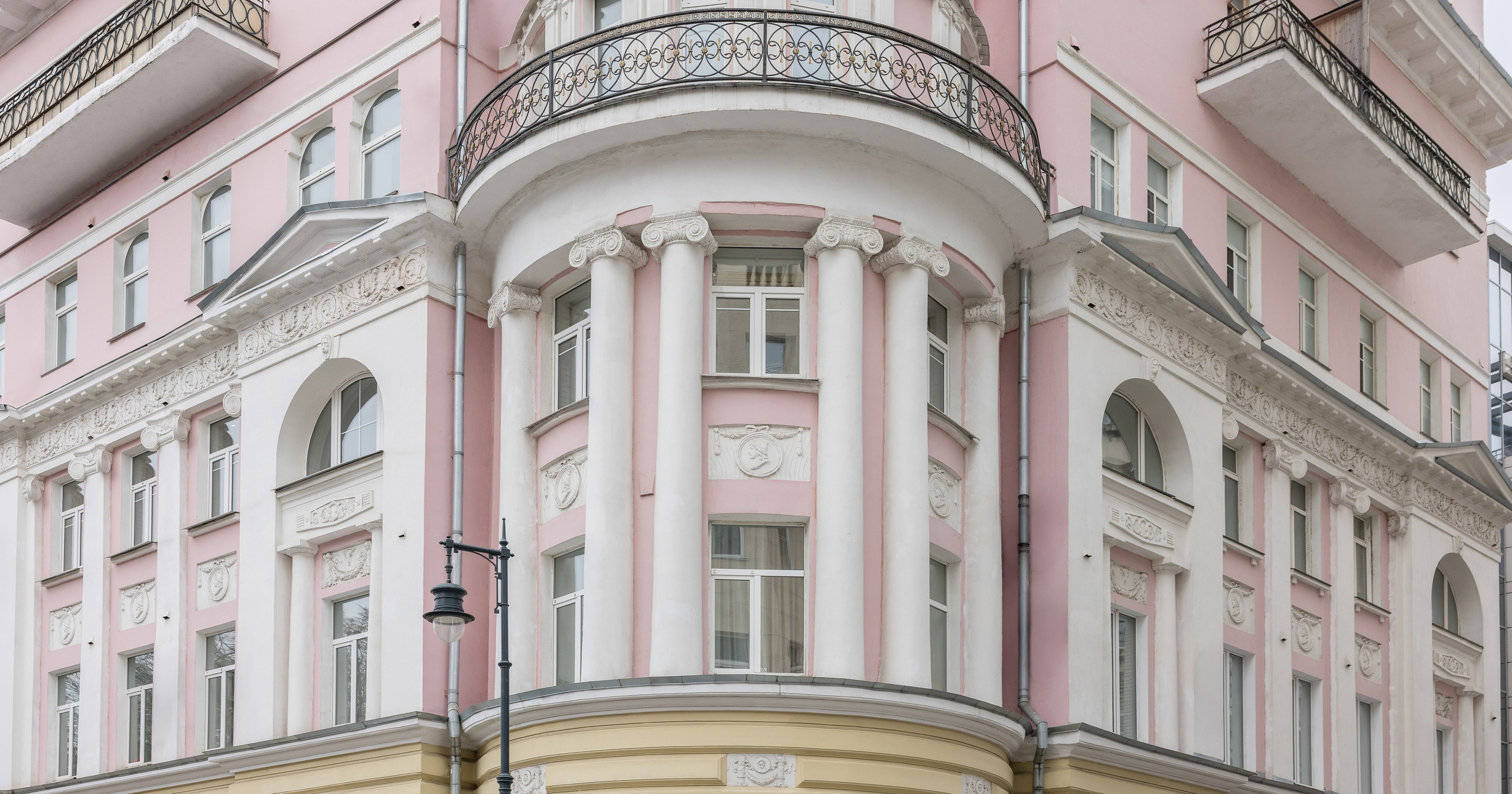 Архитектурная фотосъемка Доходных домов для МосквичMAG. Интерьерный фотограф