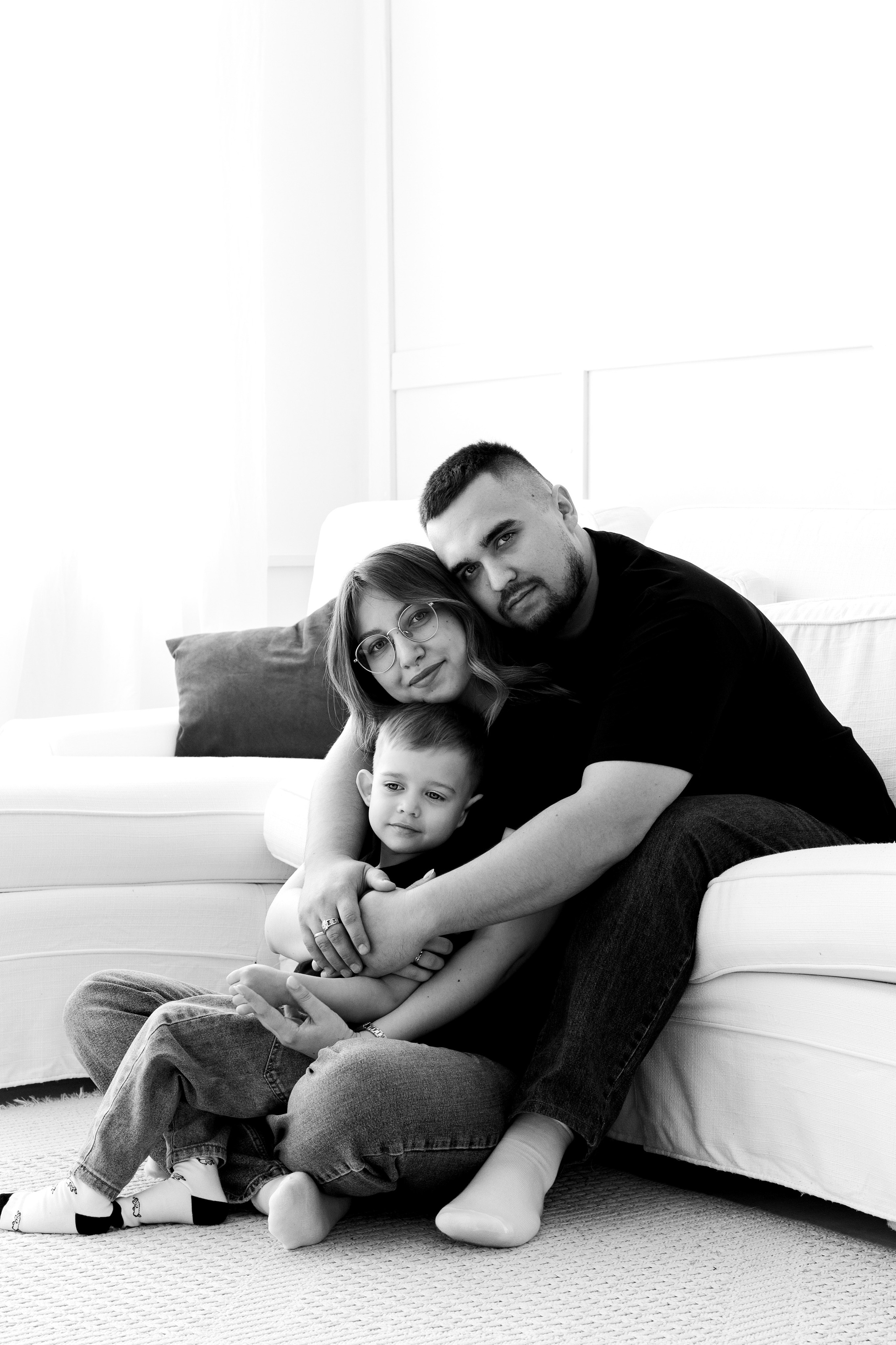 Семейная фотосессия в студии (Михаил, Крестина и Макар). Женский фотограф в Орске Новотроицке Динара Долганова