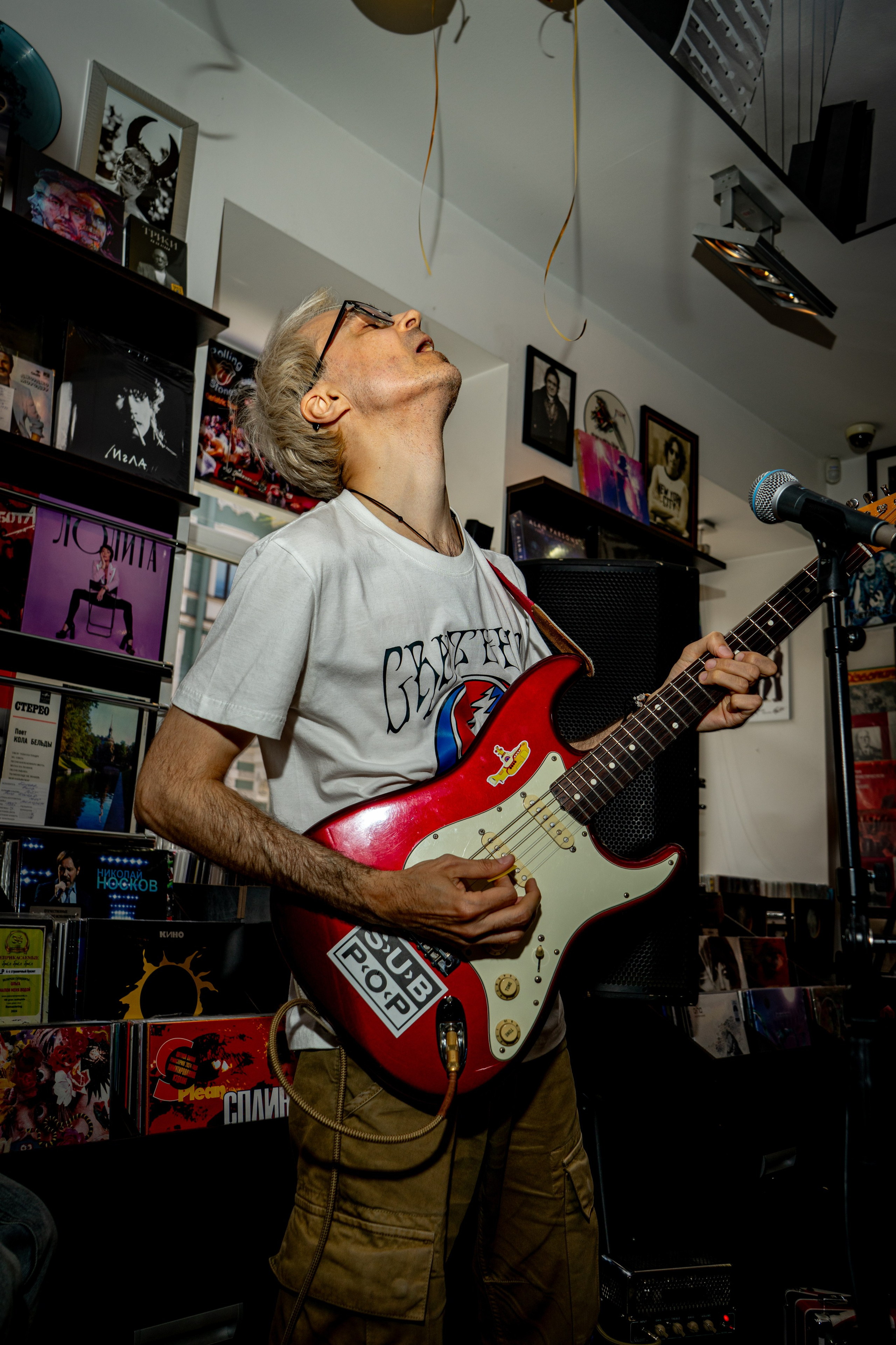 The Legendary Flower Punk — выступление в магазине пластинок. Фотограф Олег Колногоров