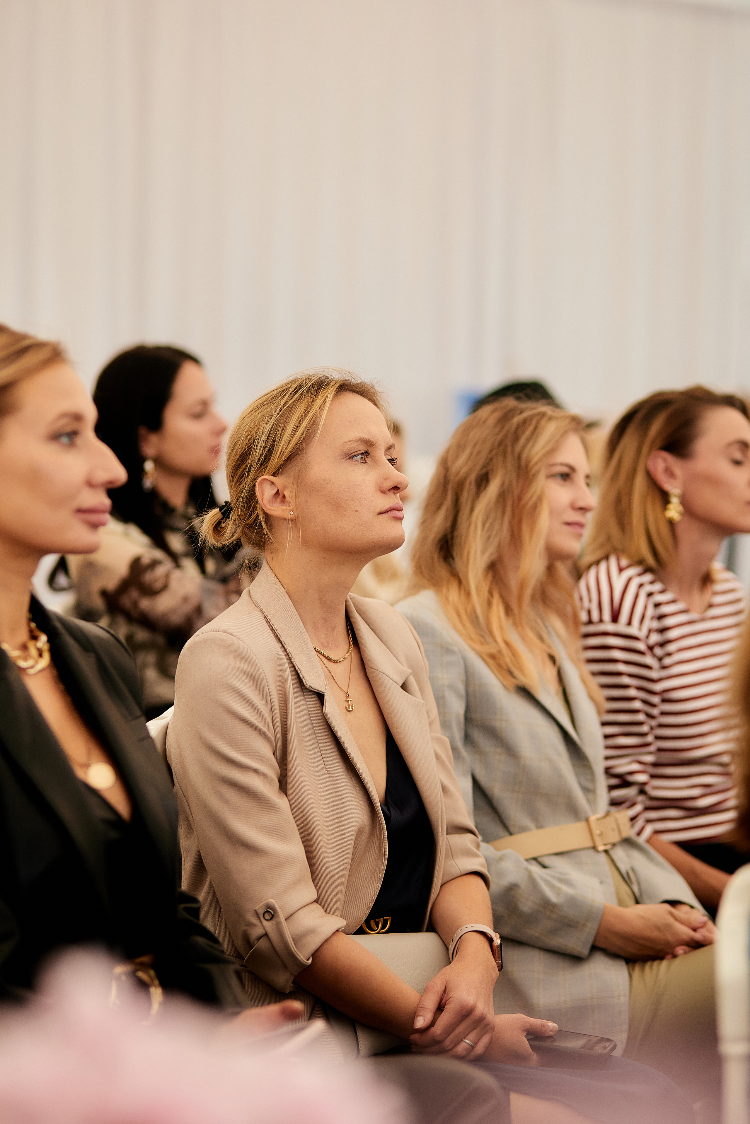 Презентация книги Анны Усовой. Имидж-стилист, преображения в Барнауле Ротфус Наталья