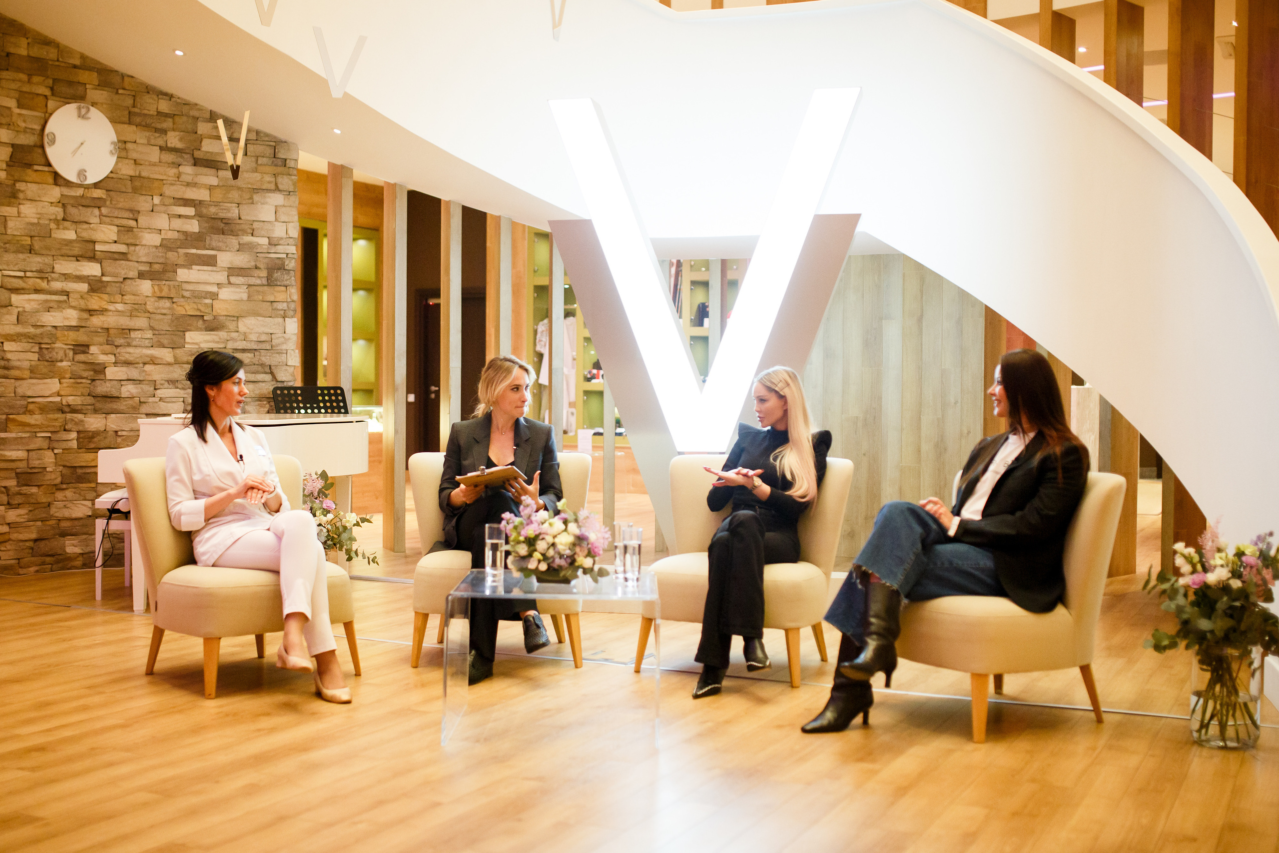 Verba Mayr Диалог на тему «Женщины в поисках баланса». Фотограф Иван Недорез