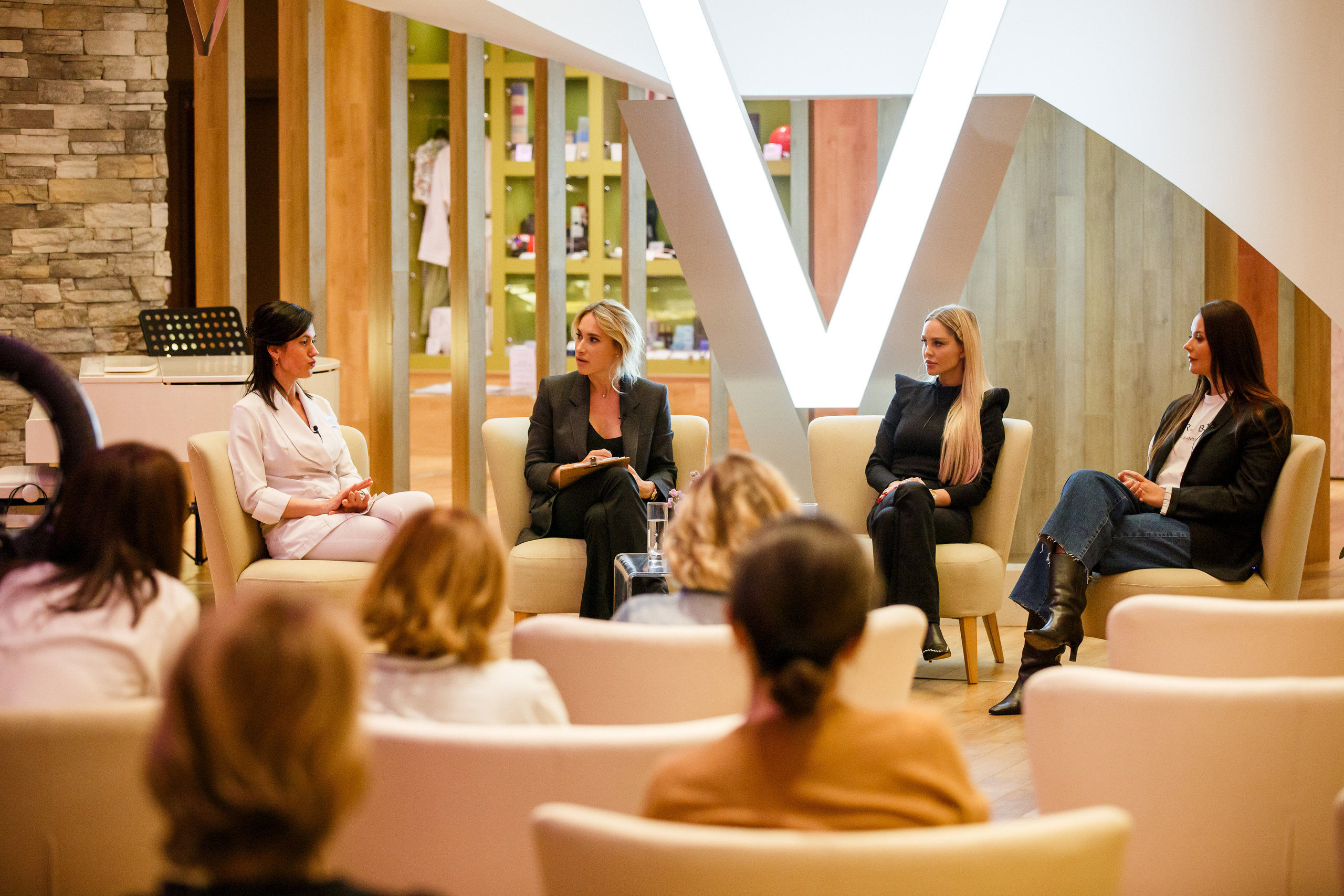 Verba Mayr Диалог на тему «Женщины в поисках баланса». Фотограф Иван Недорез