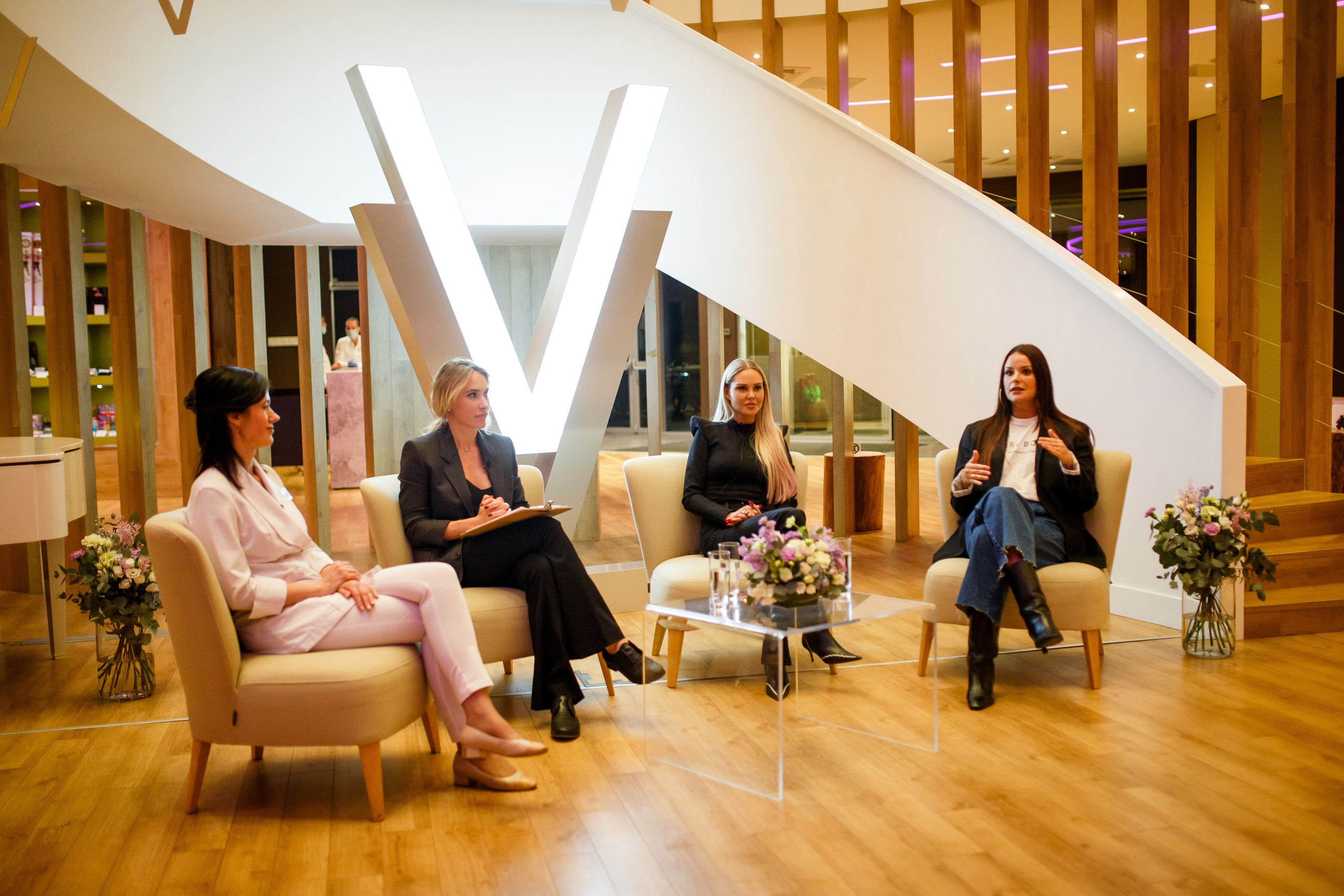 Verba Mayr Диалог на тему «Женщины в поисках баланса». Фотограф Иван Недорез