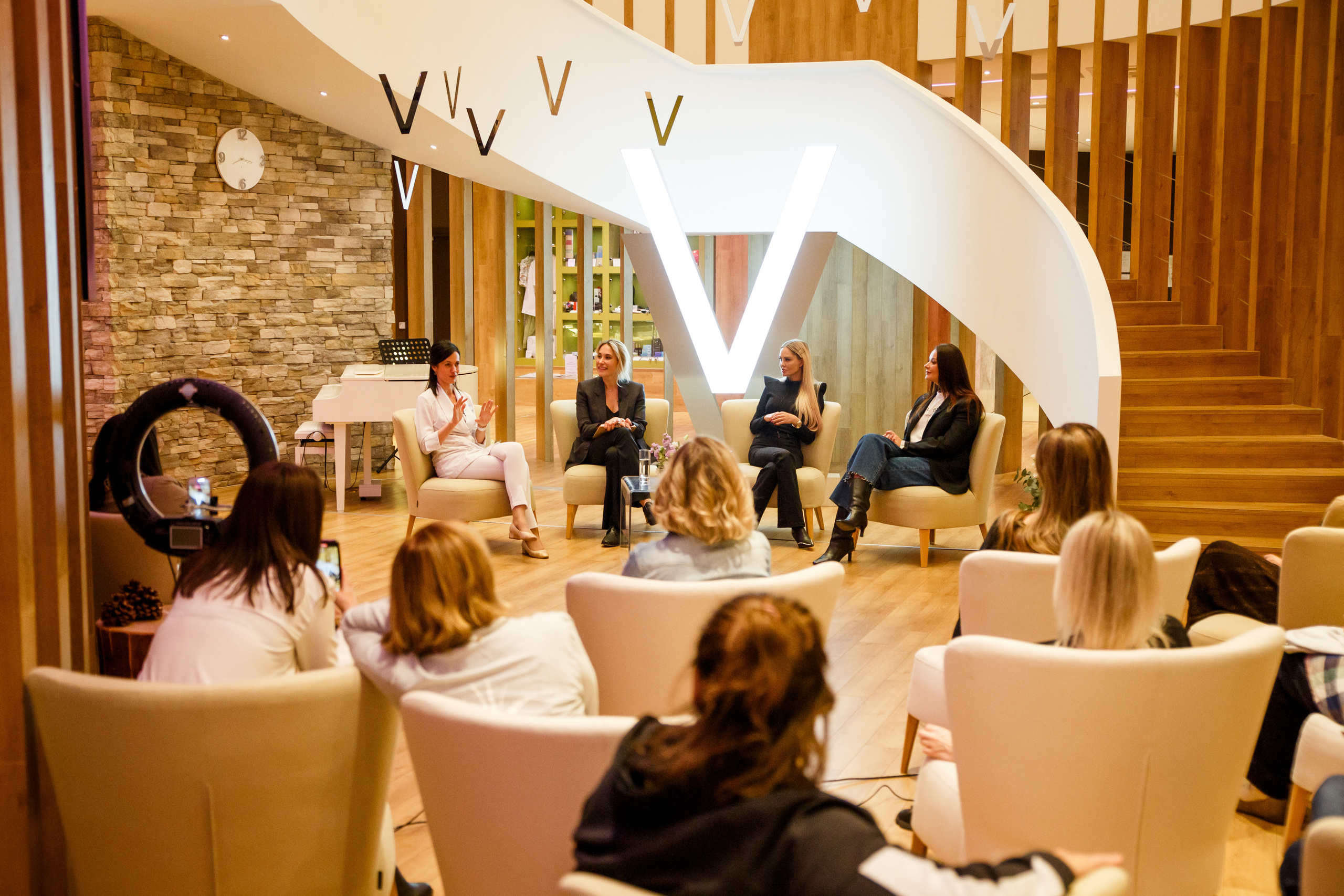 Verba Mayr Диалог на тему «Женщины в поисках баланса». Фотограф Иван Недорез