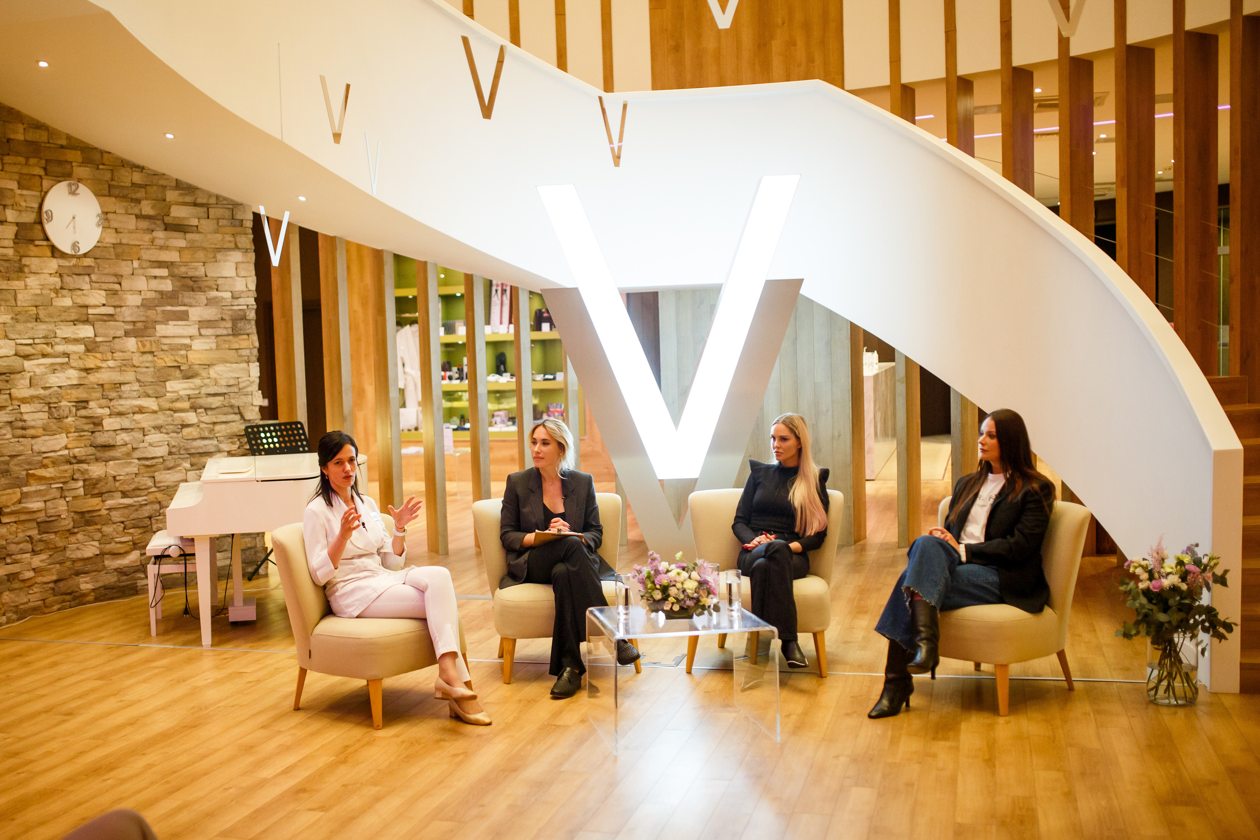 Verba Mayr Диалог на тему «Женщины в поисках баланса». Фотограф Иван Недорез