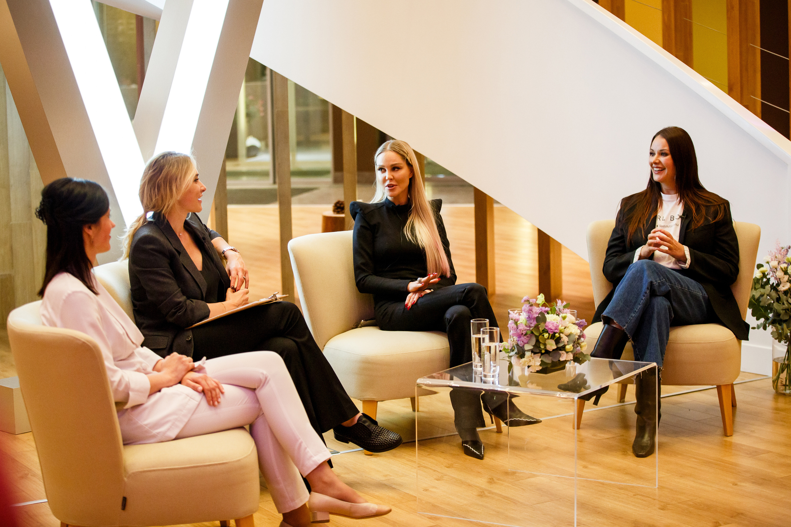 Verba Mayr Диалог на тему «Женщины в поисках баланса». Фотограф Иван Недорез